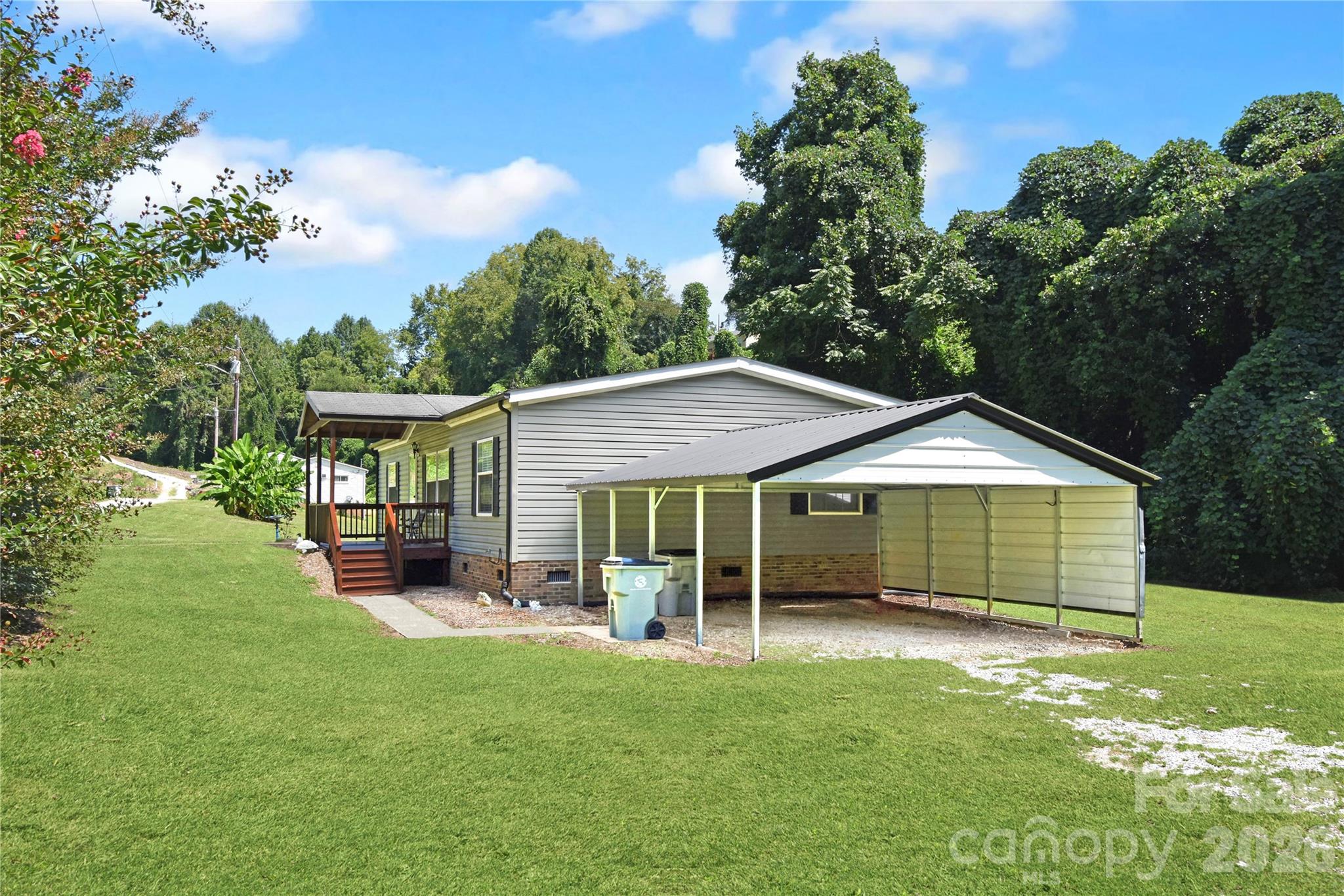 432 Forest Place Property Photo 2