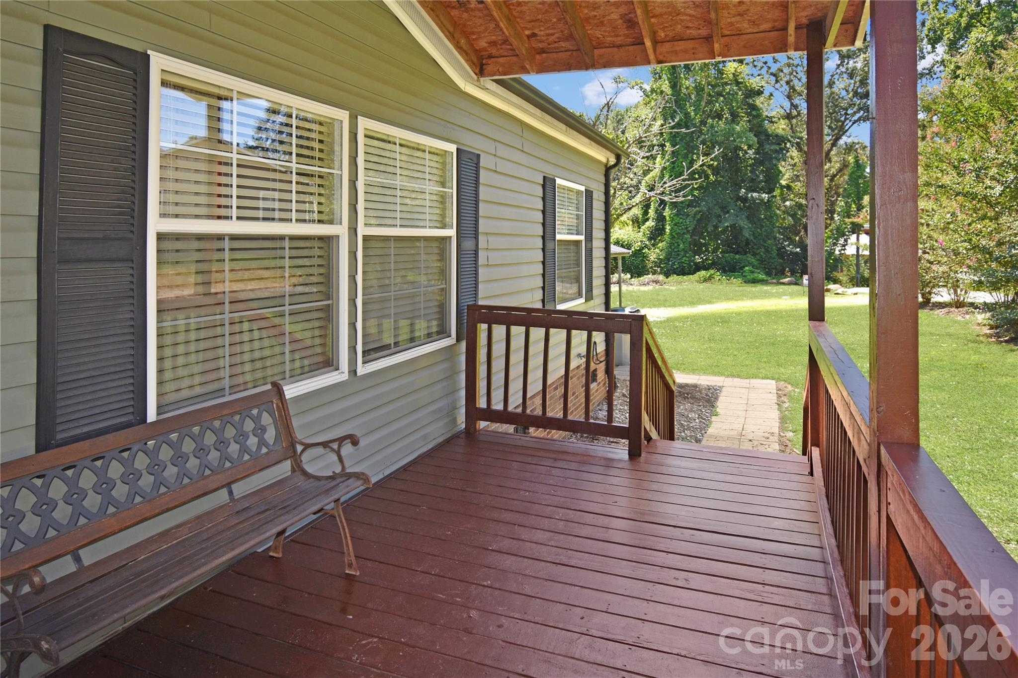 432 Forest Place Property Photo 4