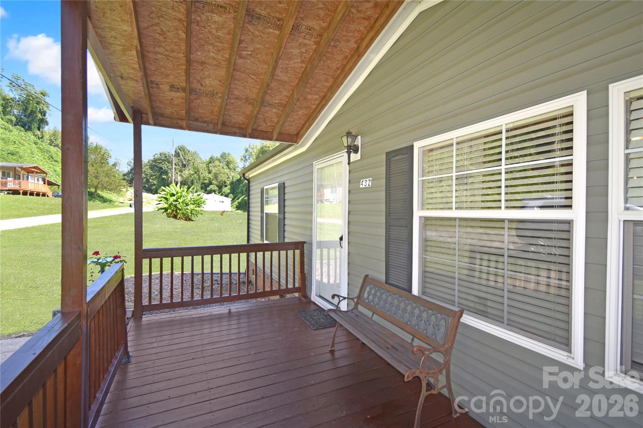 432 Forest Place Property Photo 5