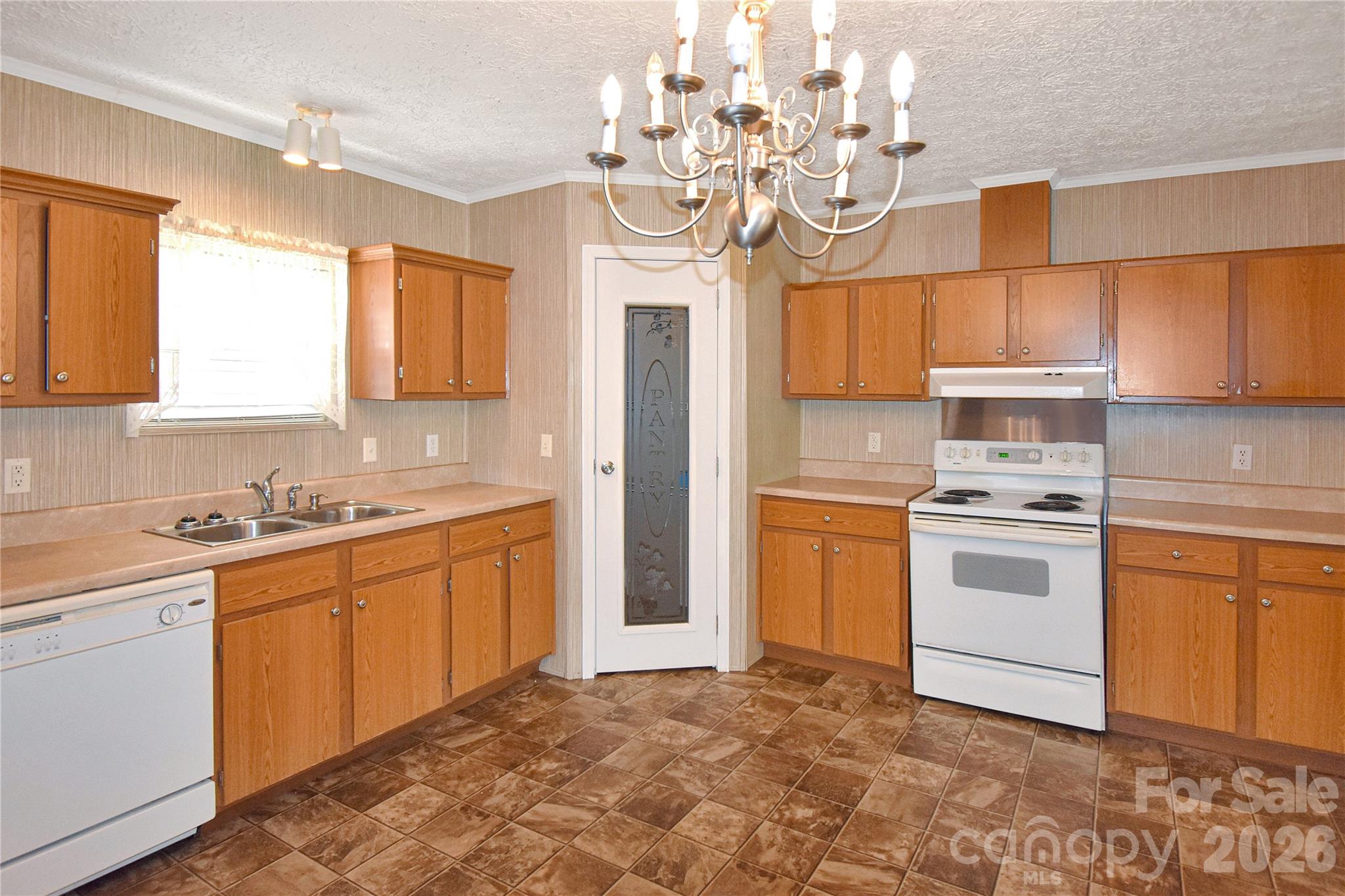 432 Forest Place Property Photo 10