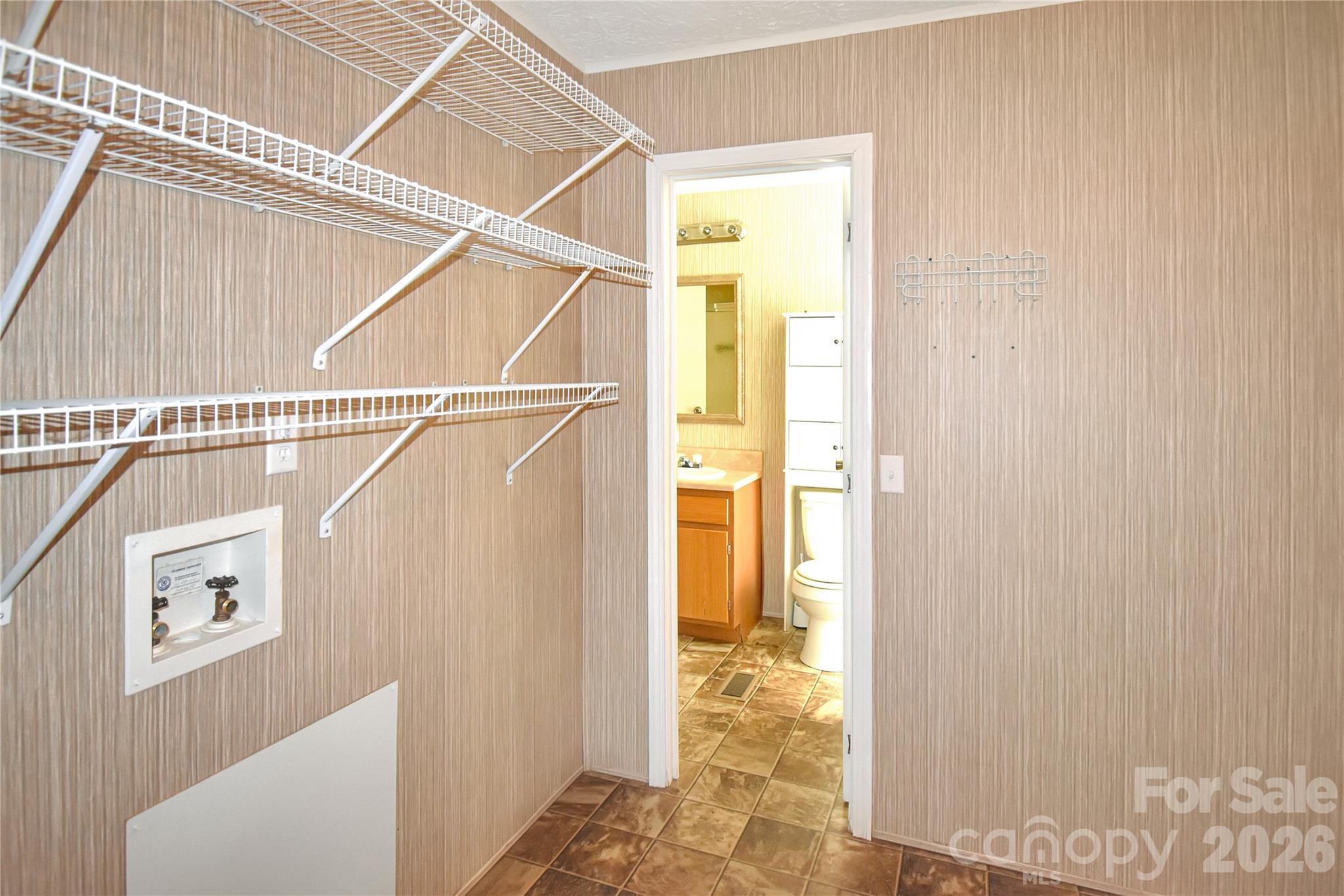 432 Forest Place Property Photo 12