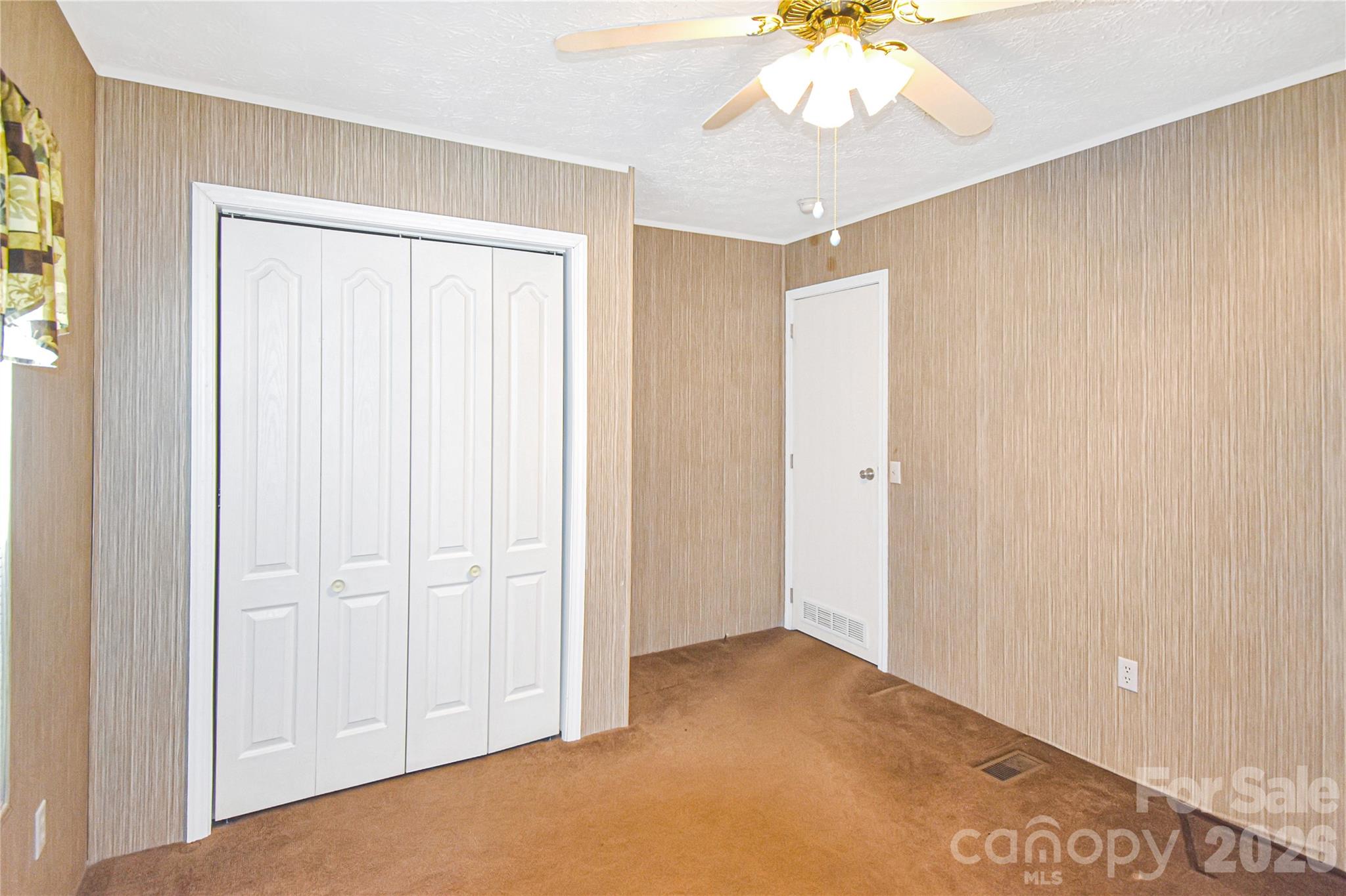 432 Forest Place Property Photo 24
