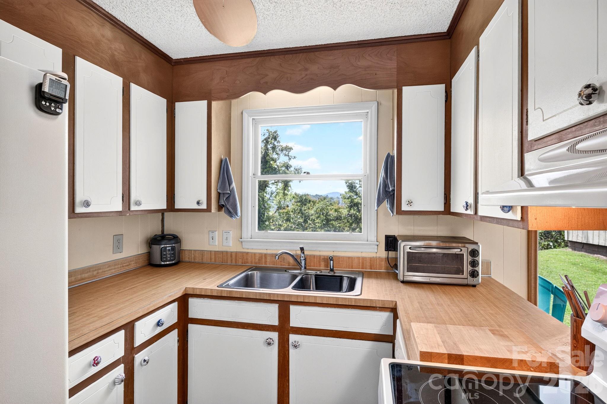 1057 Skyway Drive Property Photo 16