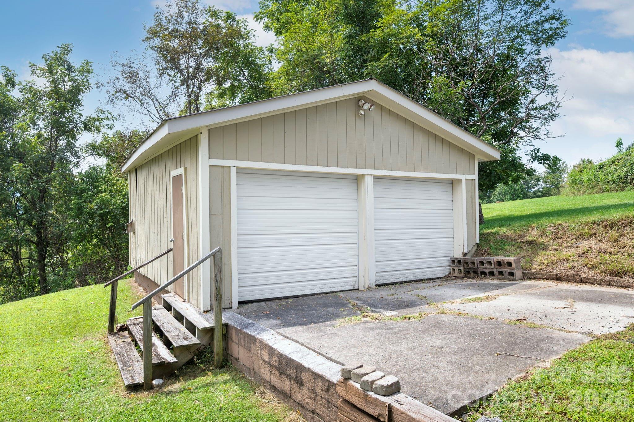 1057 Skyway Drive Property Photo 25