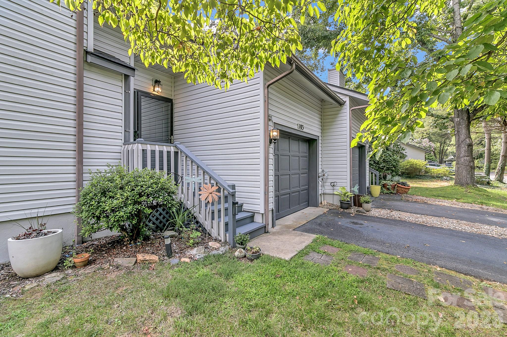 103 Cimarron Drive Property Photo 2