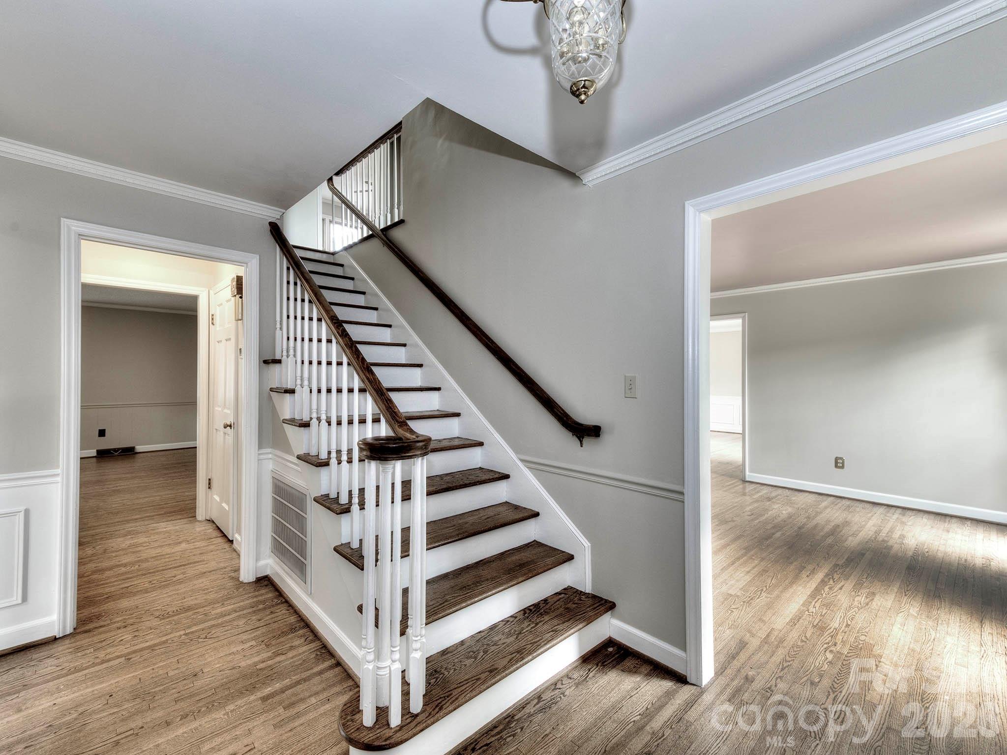 1401 Heatherloch Drive Property Photo 3