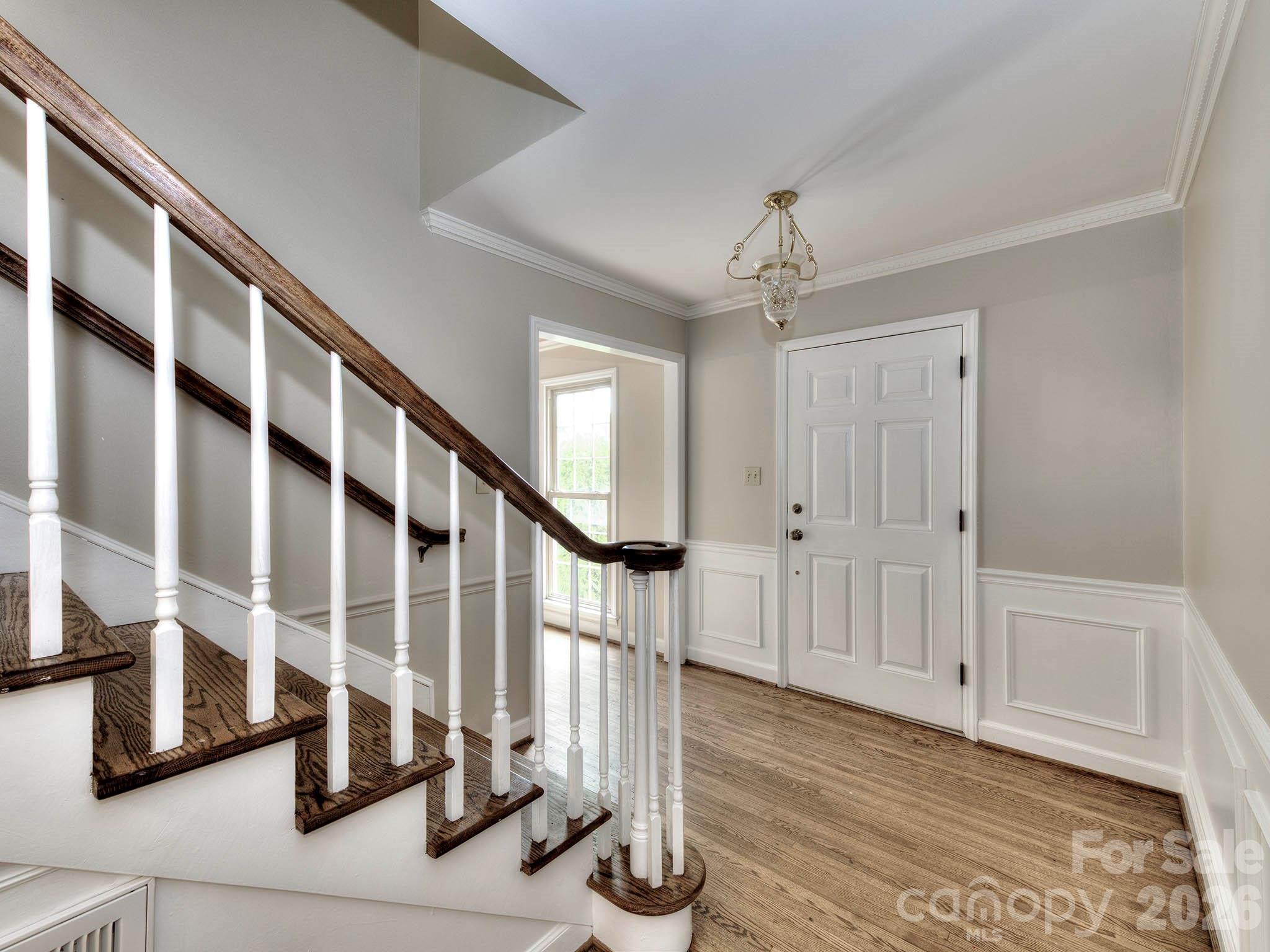 1401 Heatherloch Drive Property Photo 4