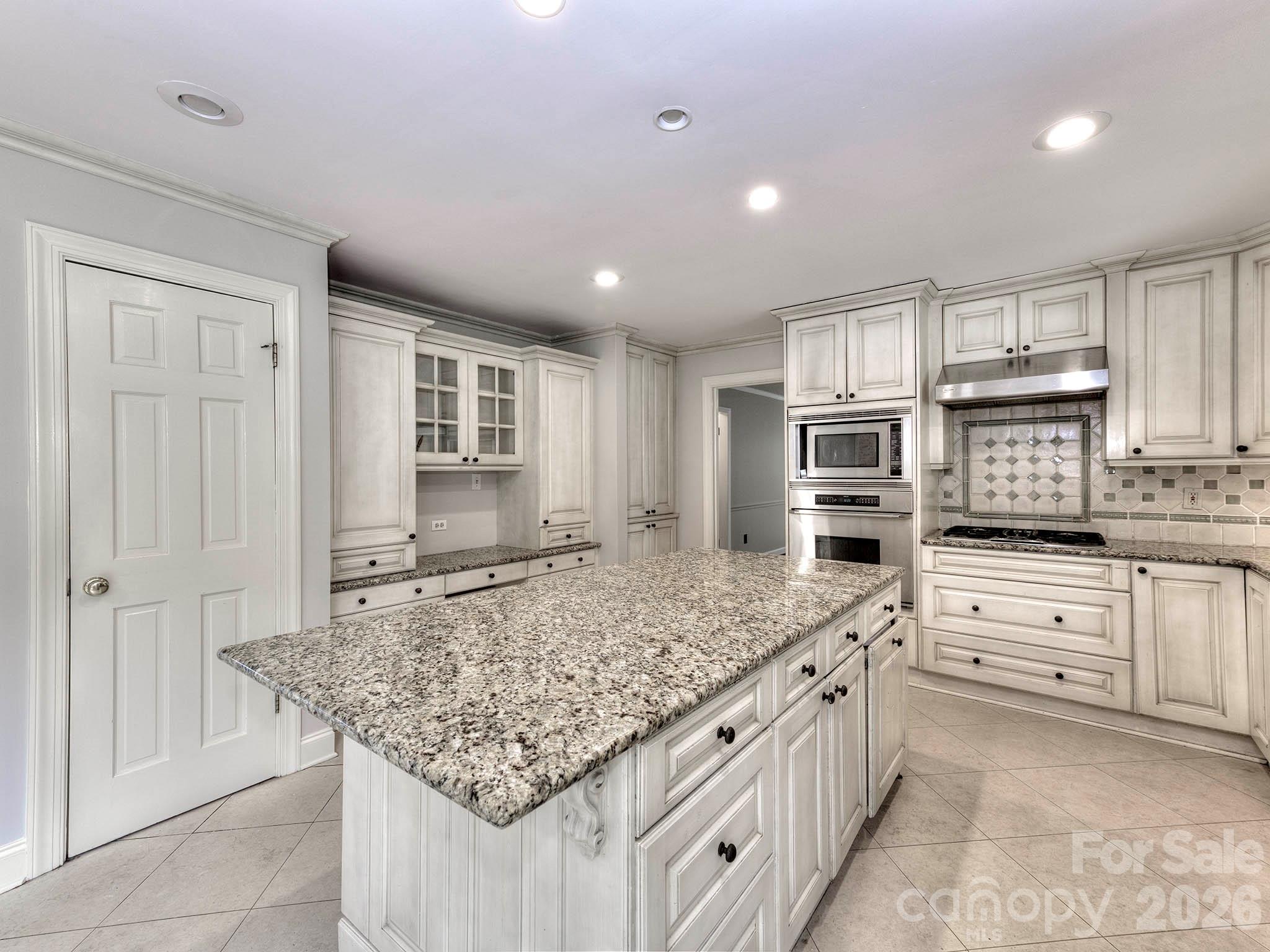 1401 Heatherloch Drive Property Photo 15