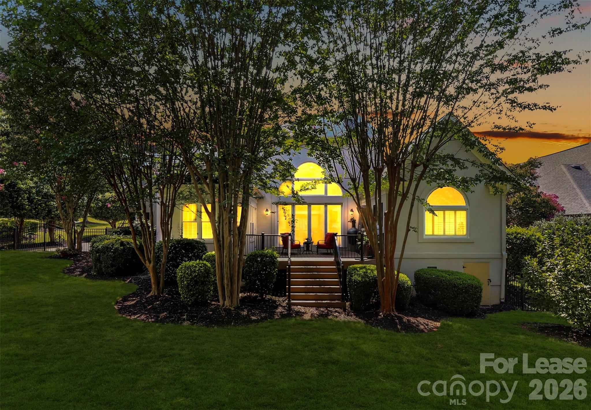 18928 Peninsula Point Drive Property Photo 4