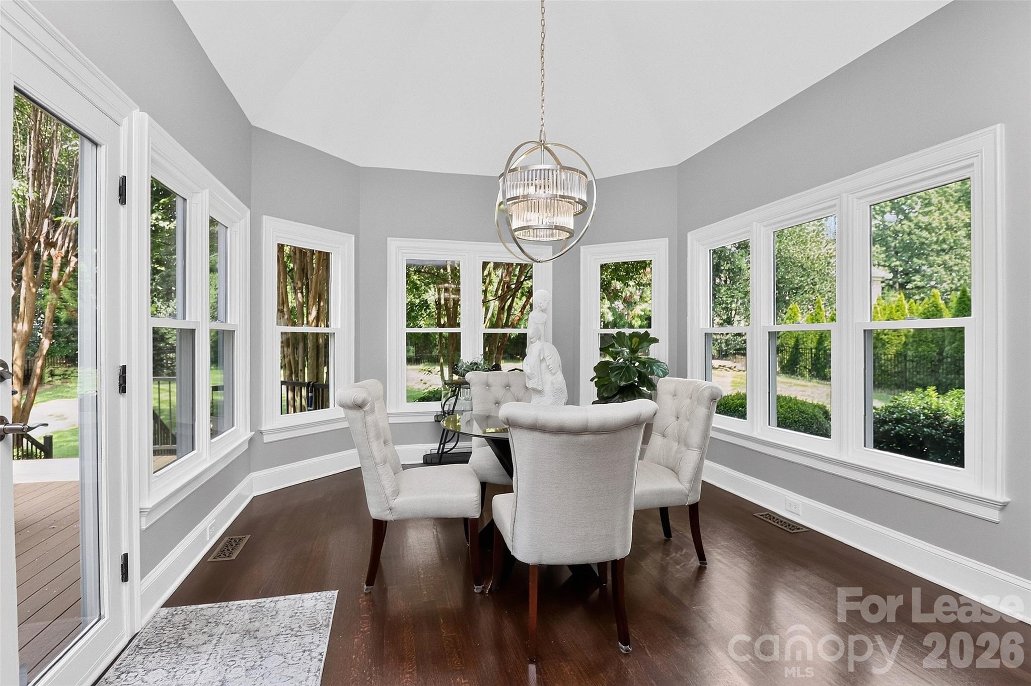 18928 Peninsula Point Drive Property Photo 11