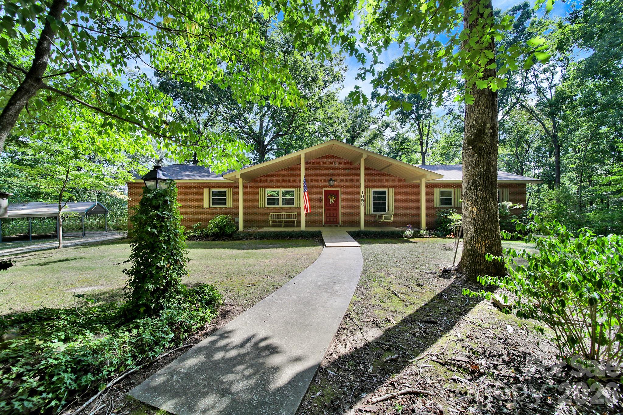 1950 Daisy Couch Road Property Photo 2