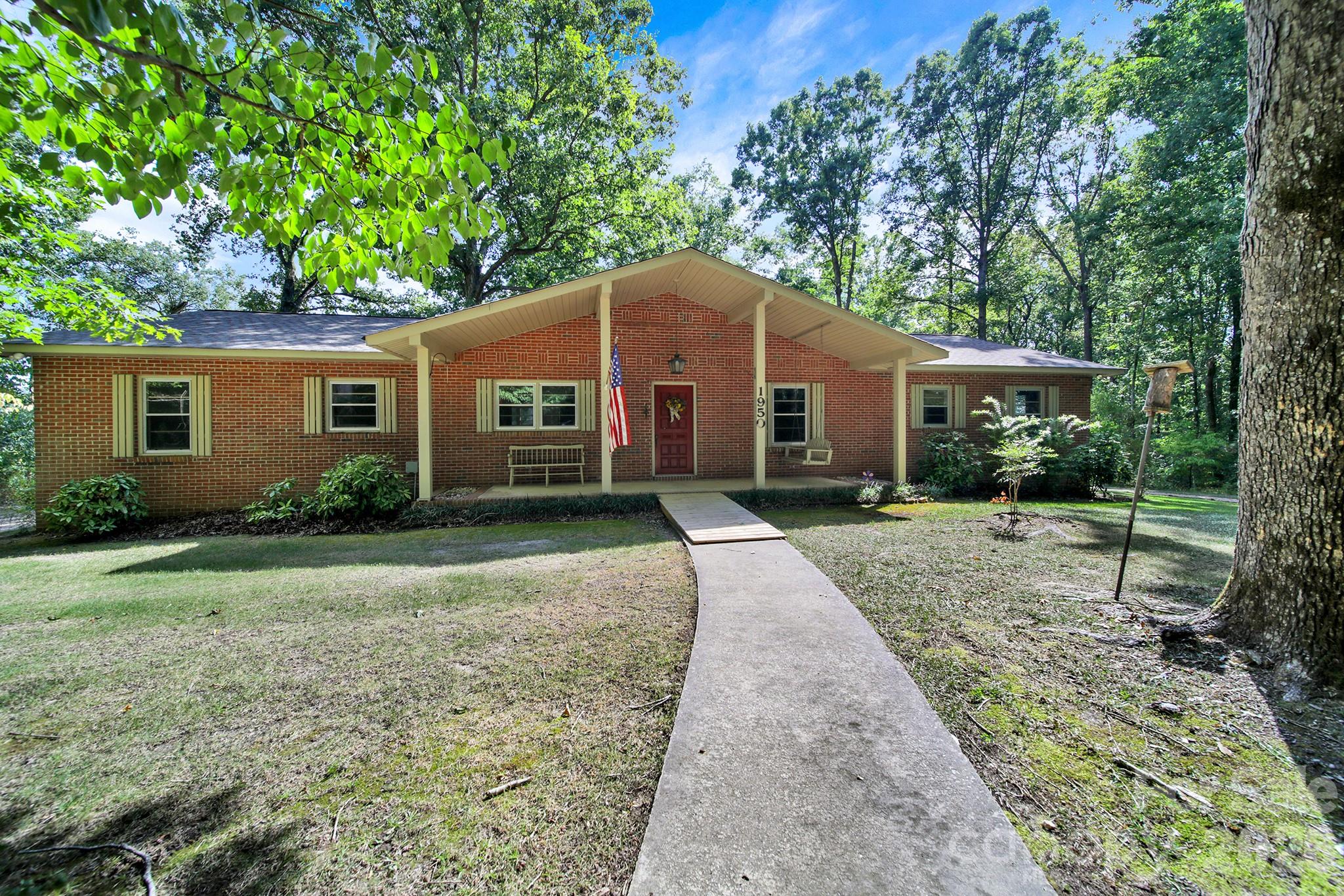 1950 Daisy Couch Road Property Photo 4