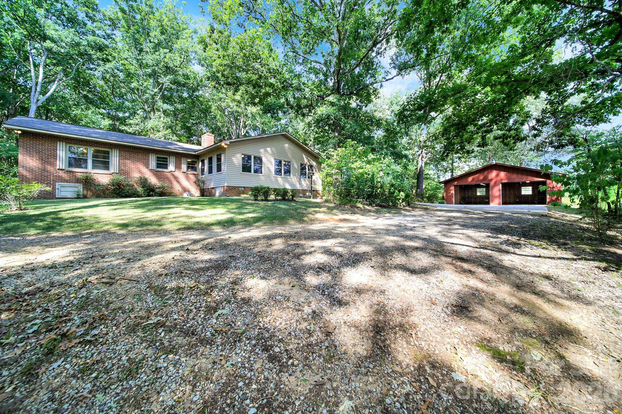 1950 Daisy Couch Road Property Photo 9