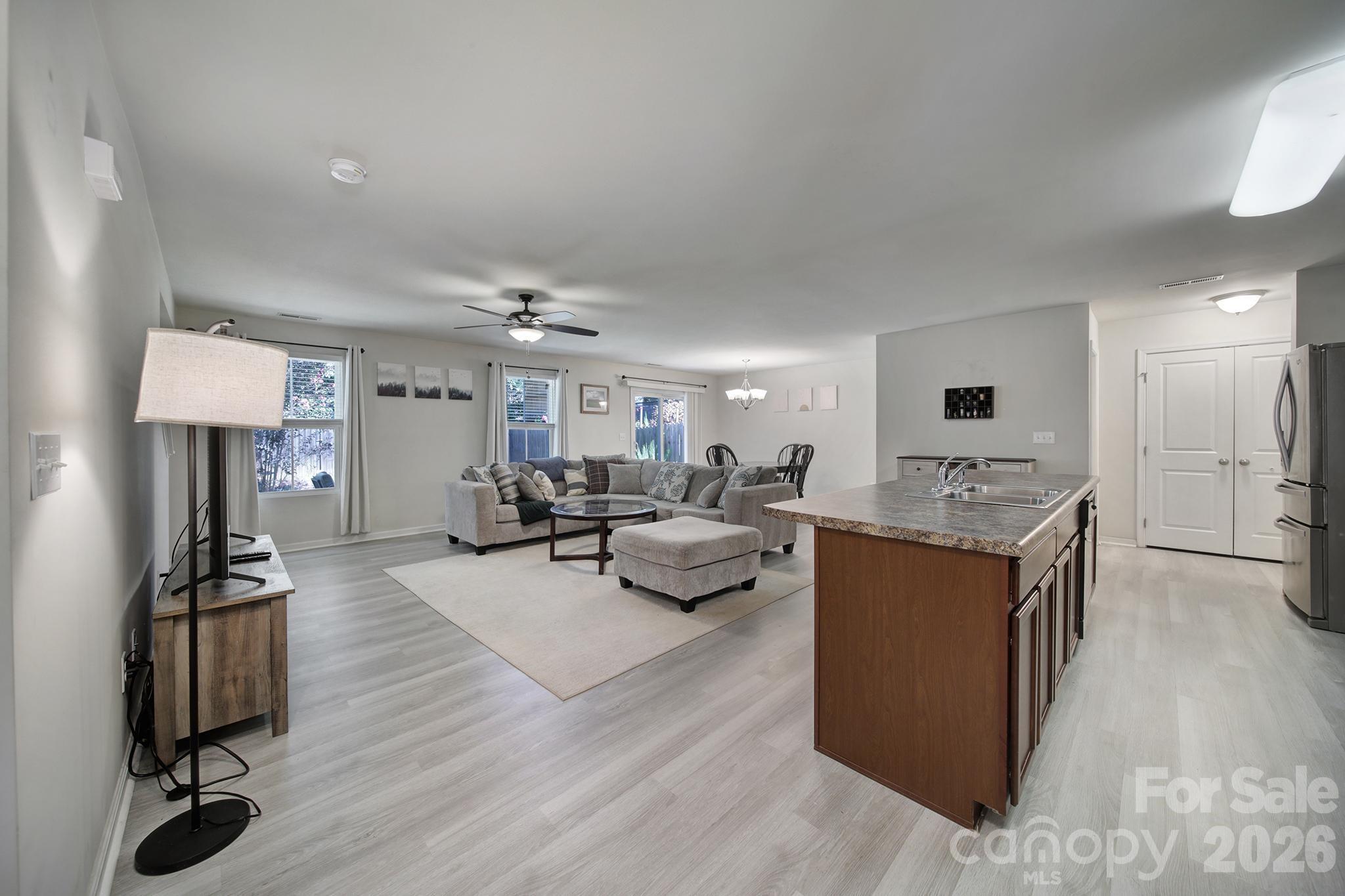 1611 Hooper Court Property Photo 3