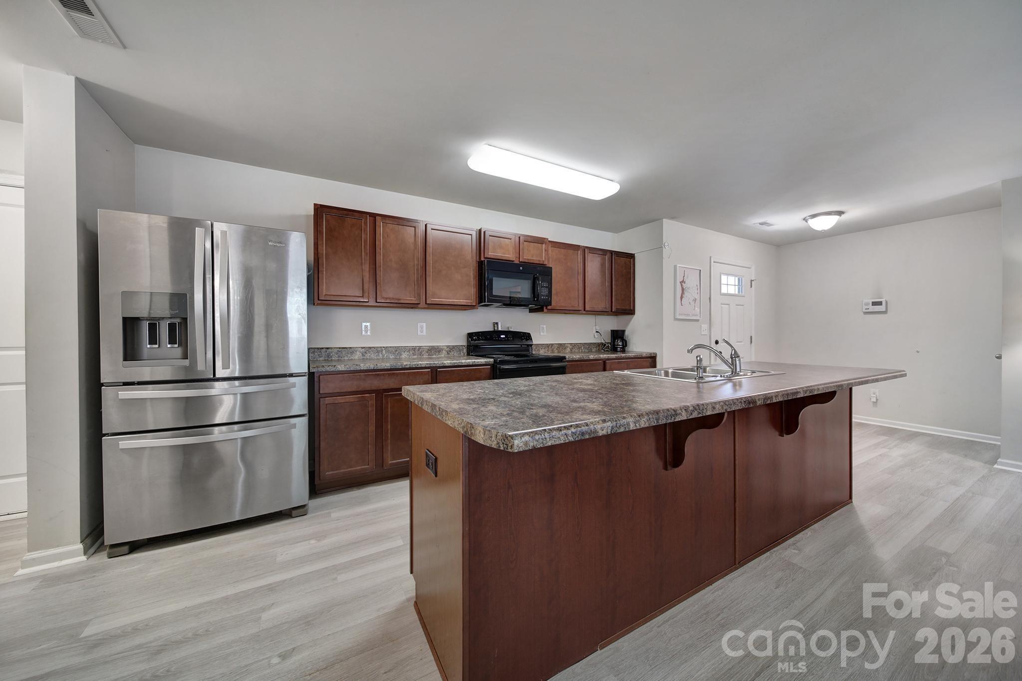 1611 Hooper Court Property Photo 5
