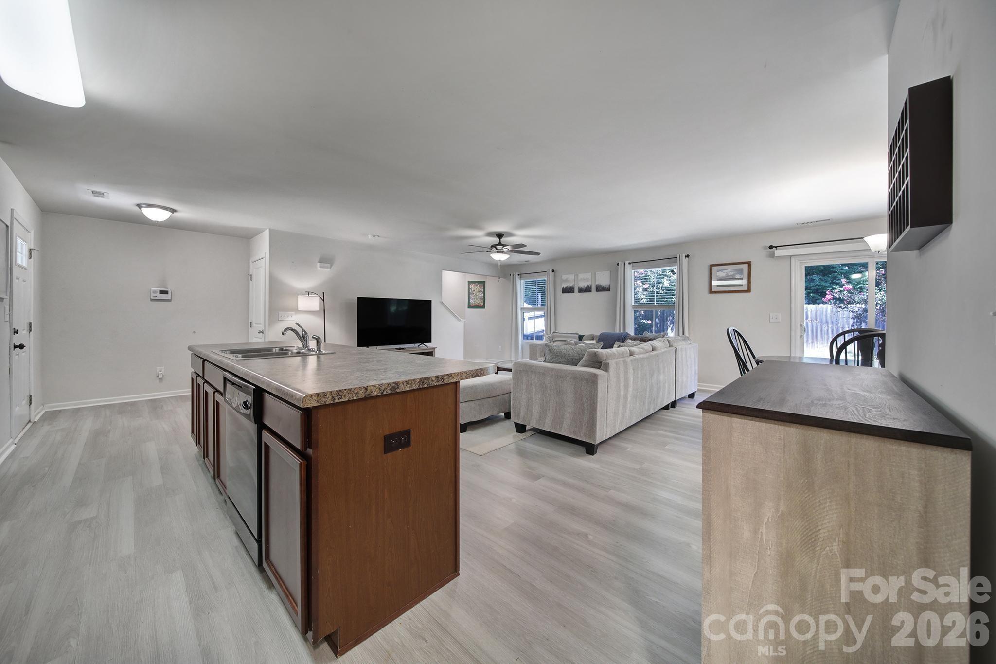 1611 Hooper Court Property Photo 6