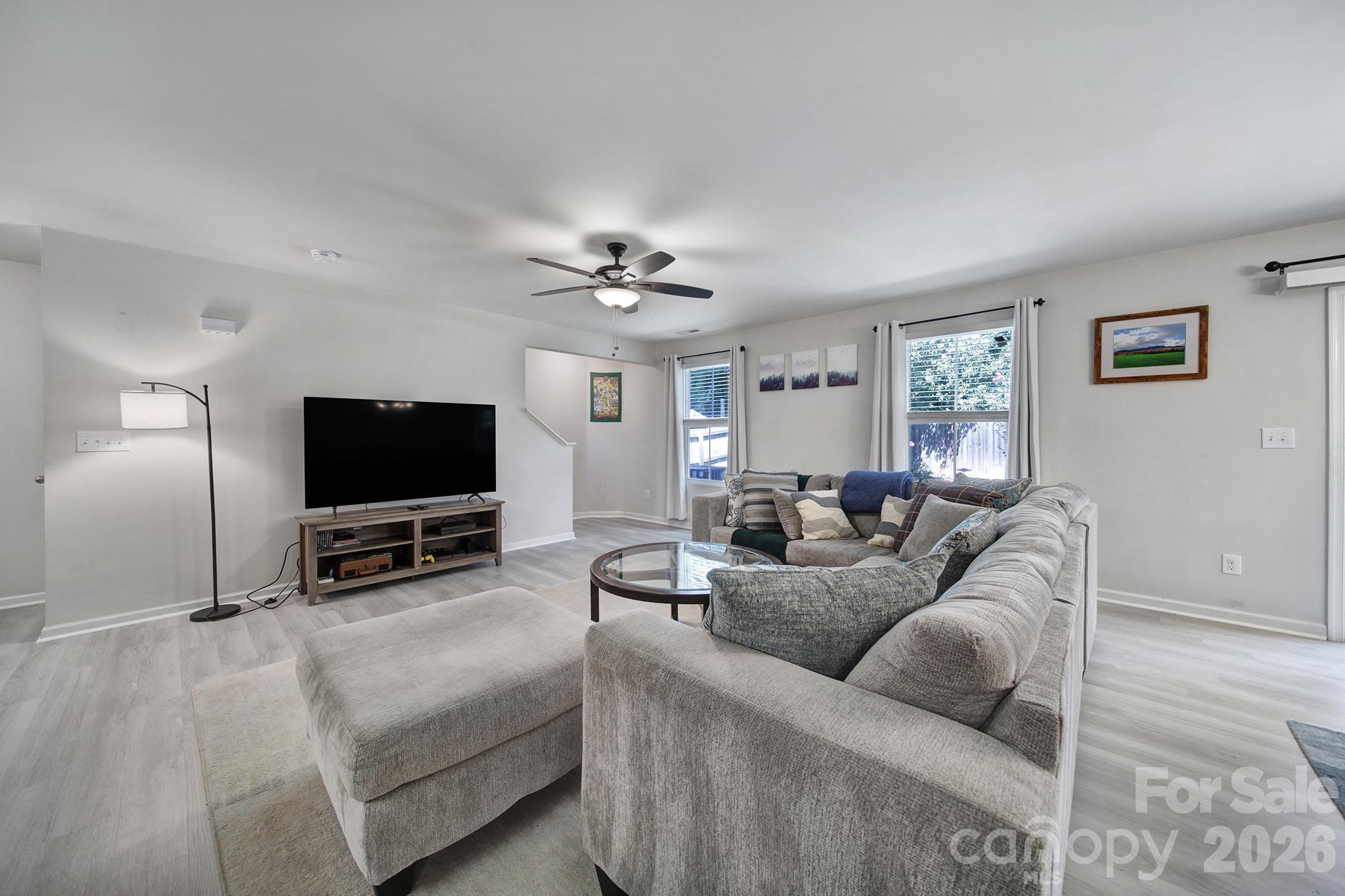1611 Hooper Court Property Photo 7