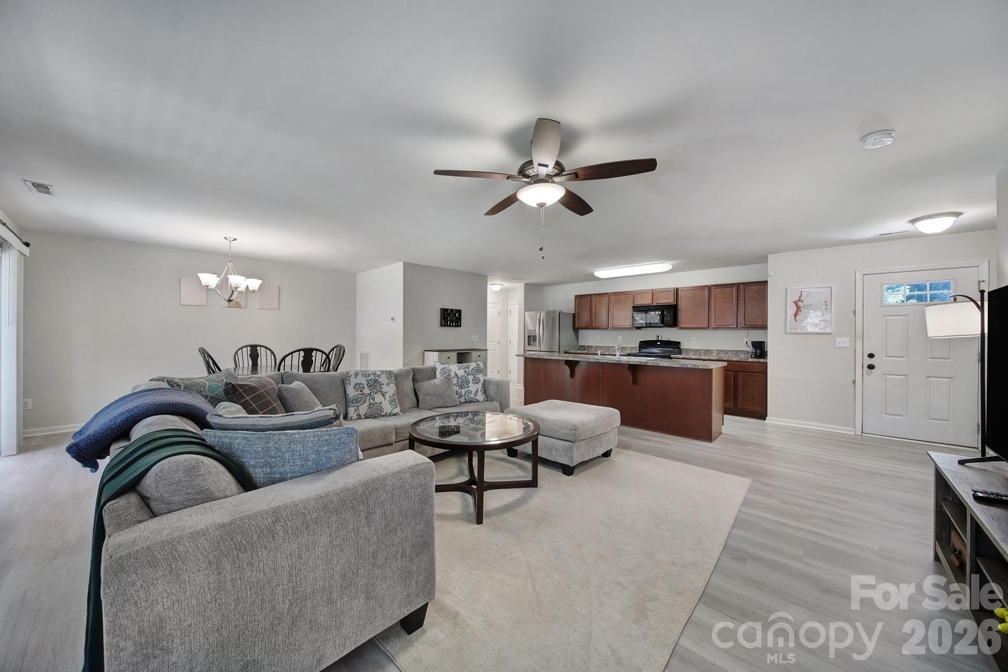 1611 Hooper Court Property Photo 9