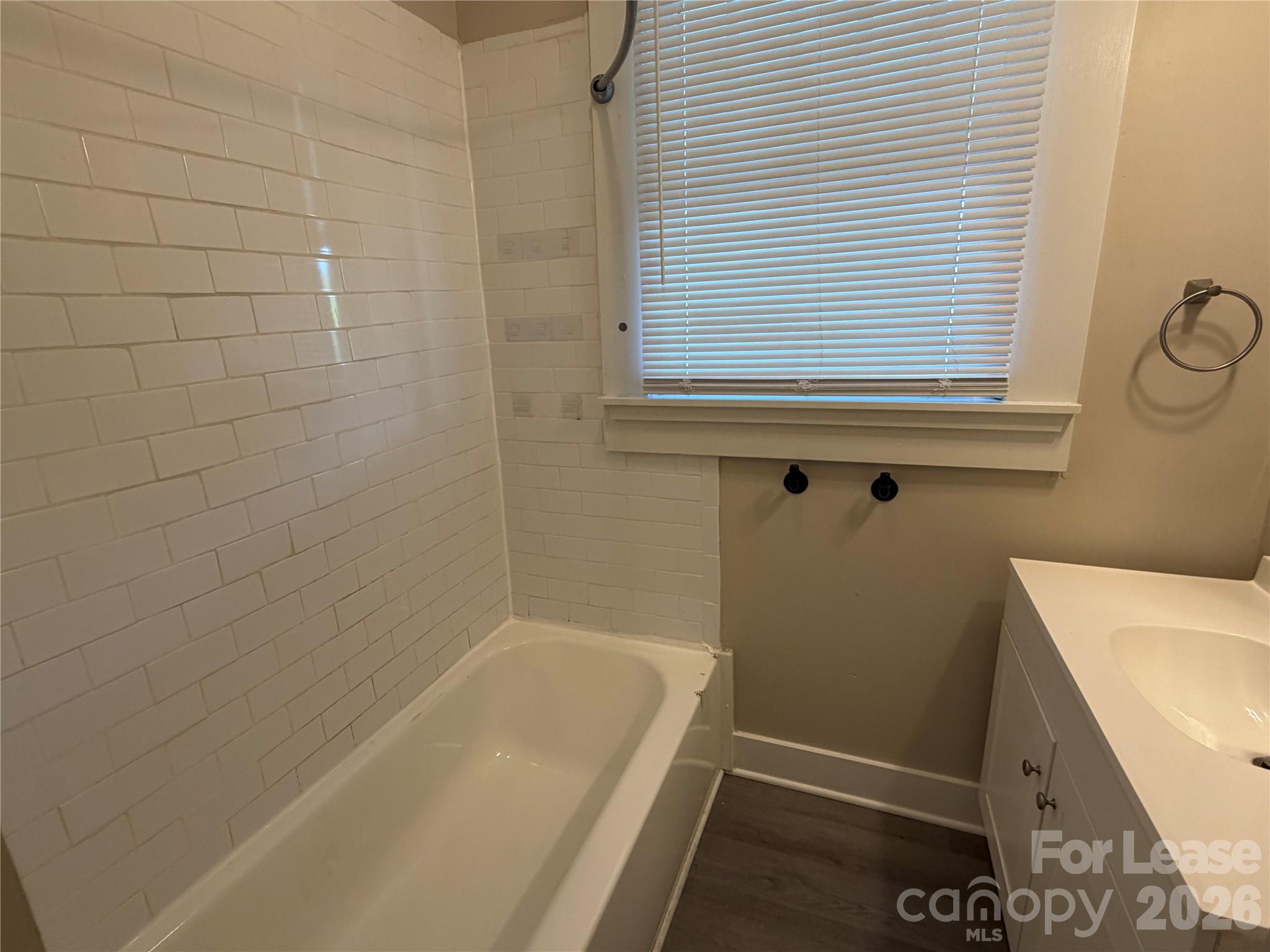 326 E Main Street 1 Property Photo 4