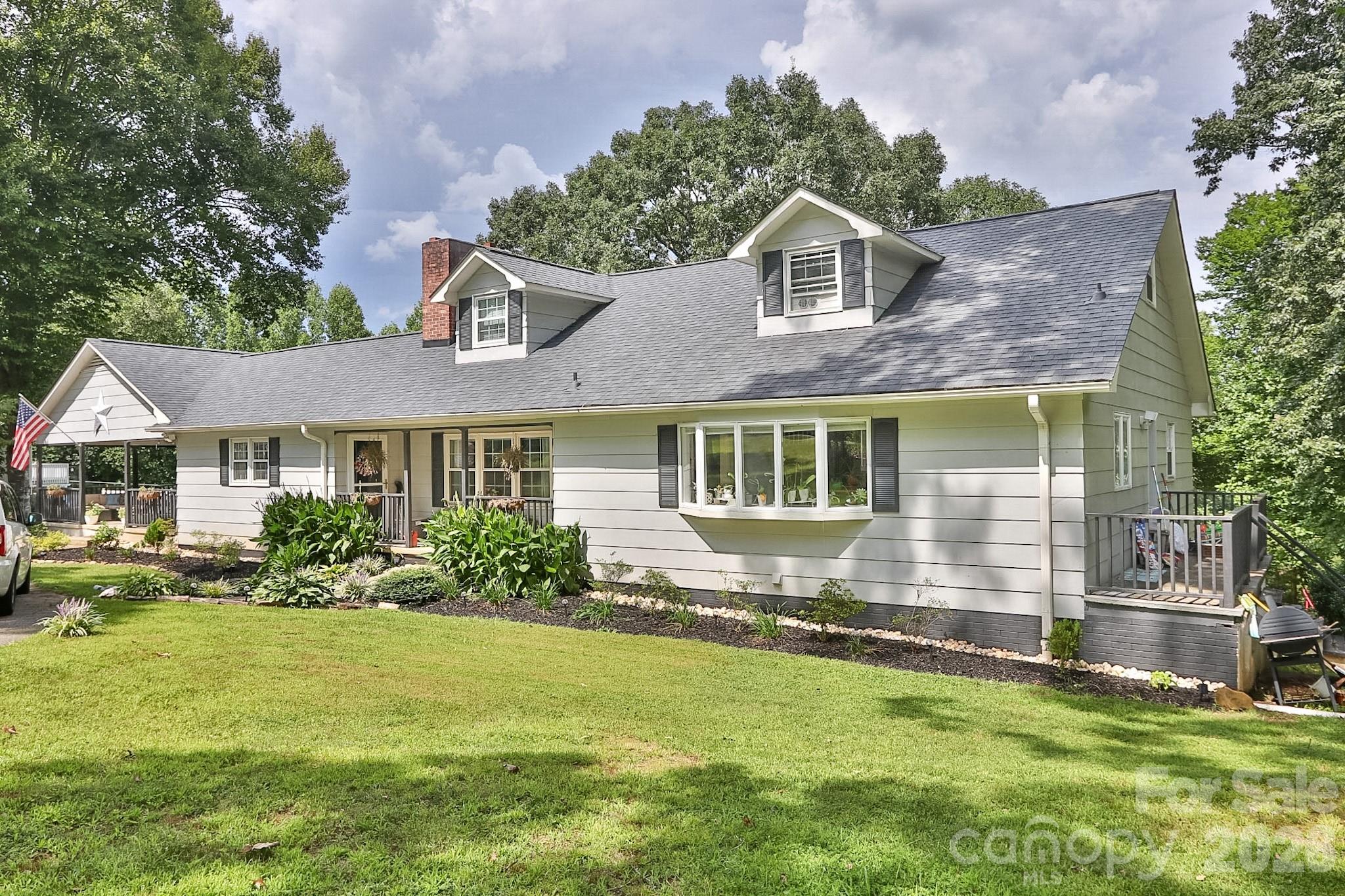 1725 Fred Hinshaw Road Property Photo 1