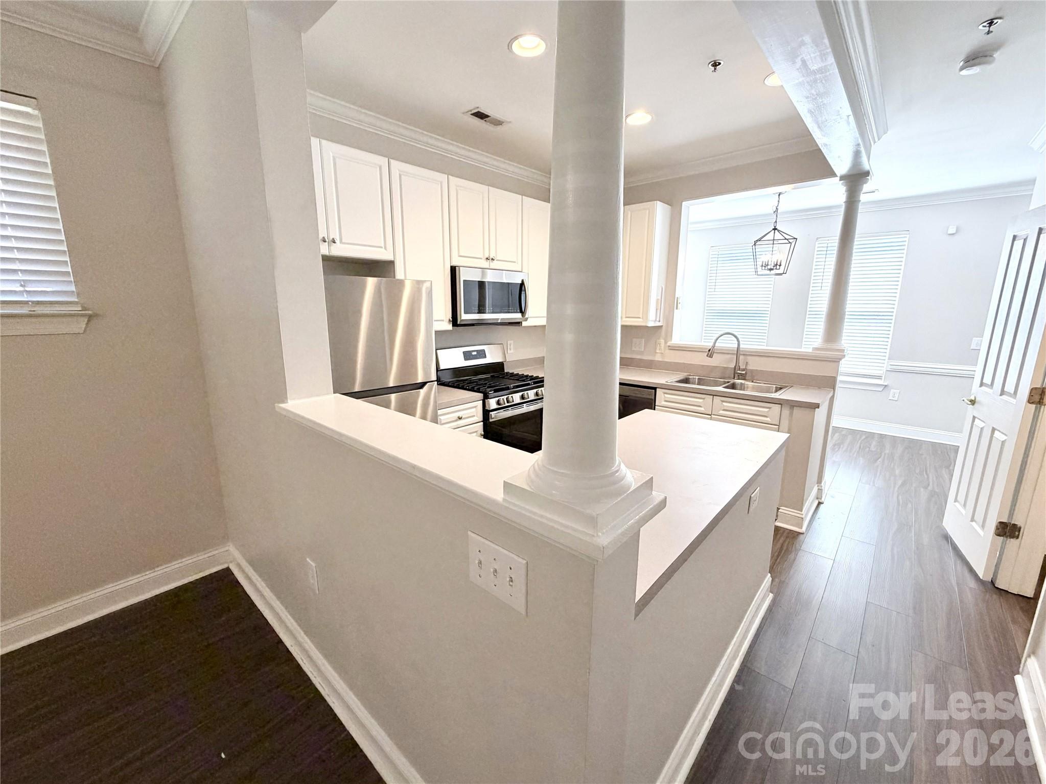 518 E 9th Street Property Photo 7
