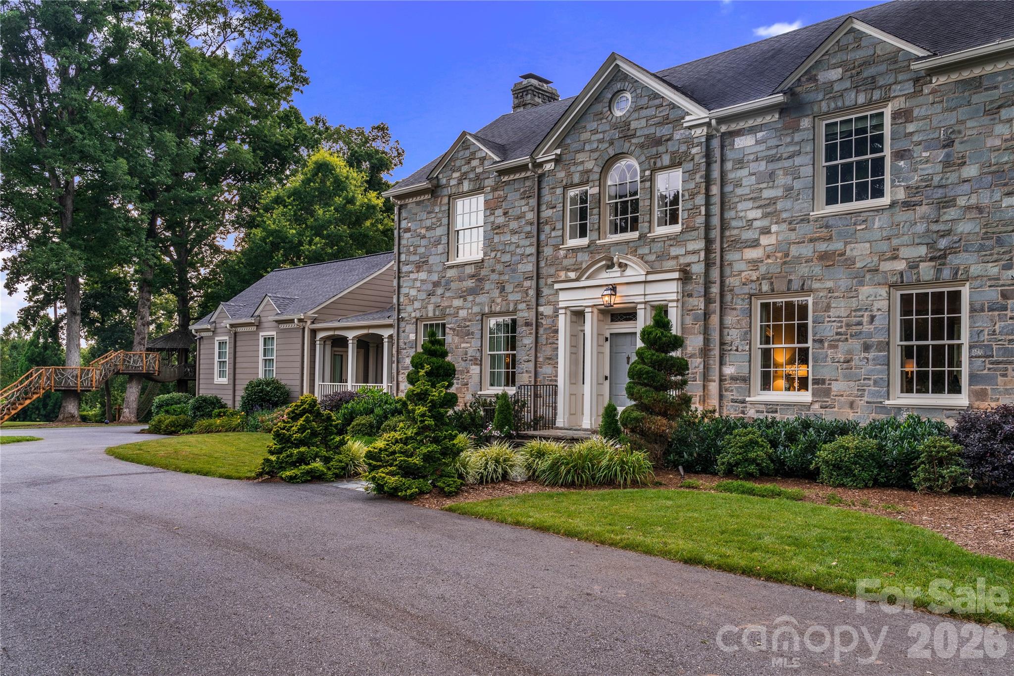 4418902 Property Photo 2
