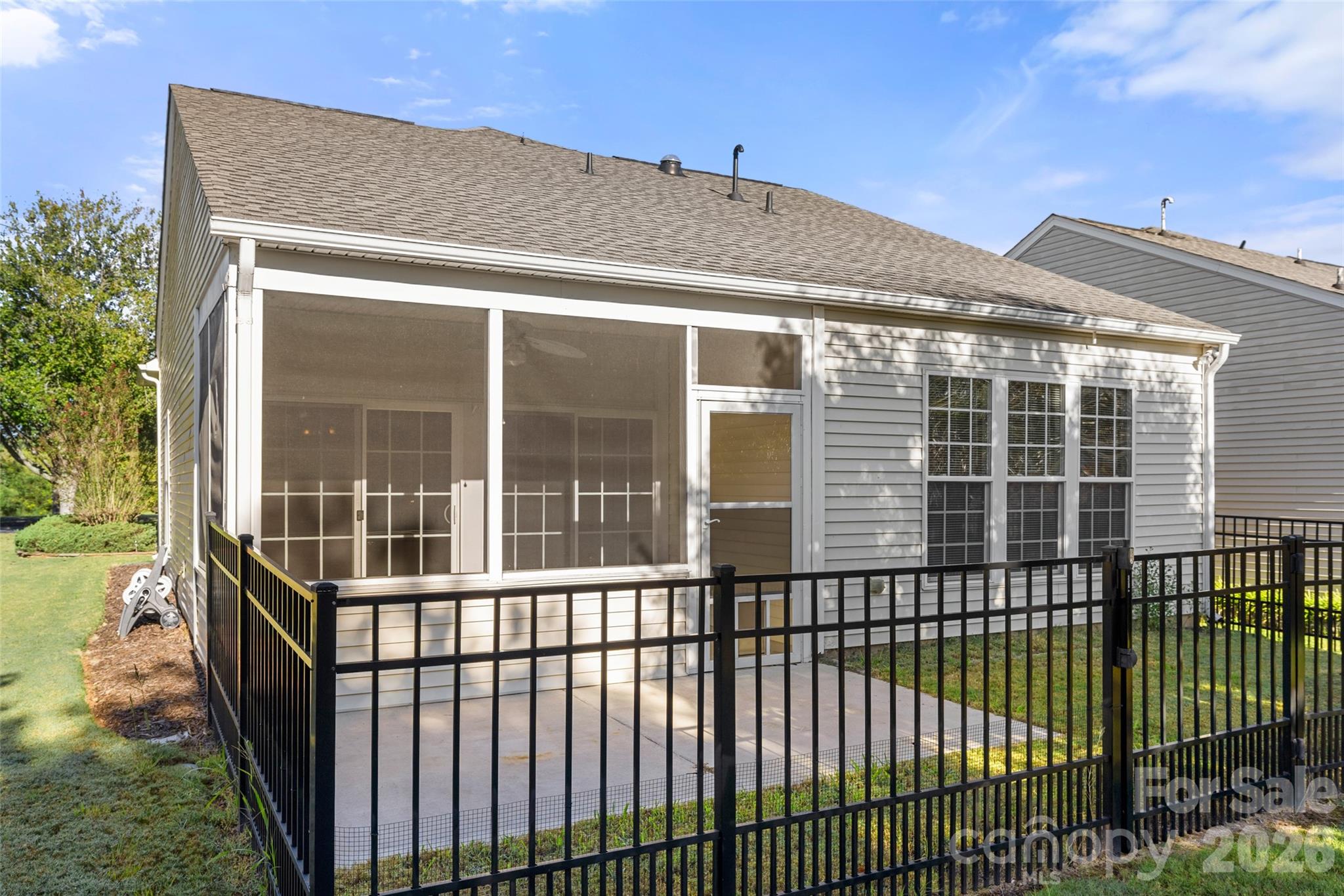 16344 Raven Crest Drive Property Photo 2