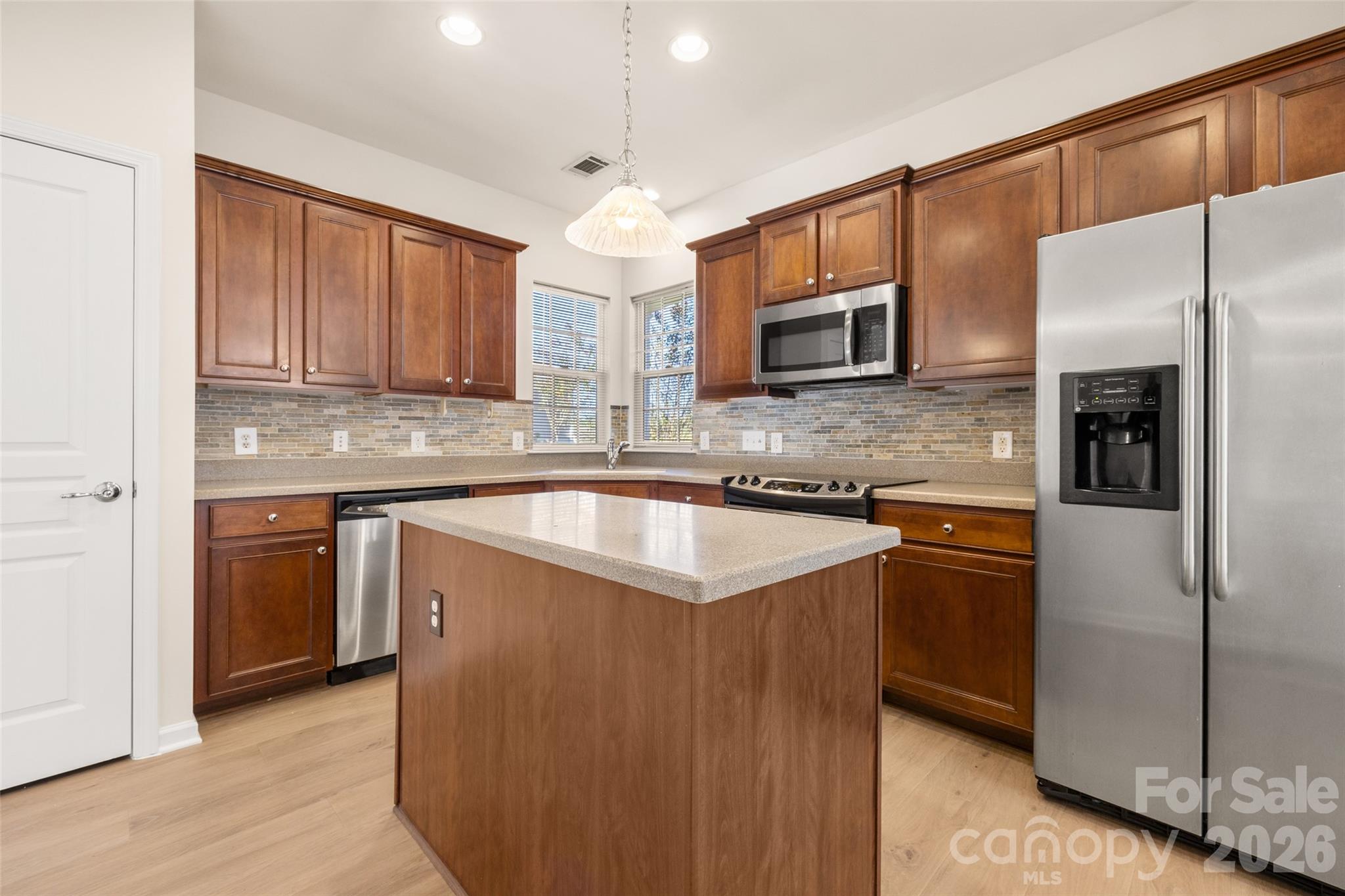 16344 Raven Crest Drive Property Photo 4