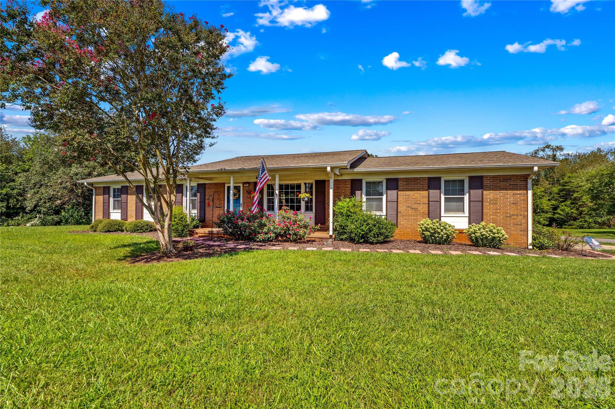 306 S Greenbriar Road Property Photo 1