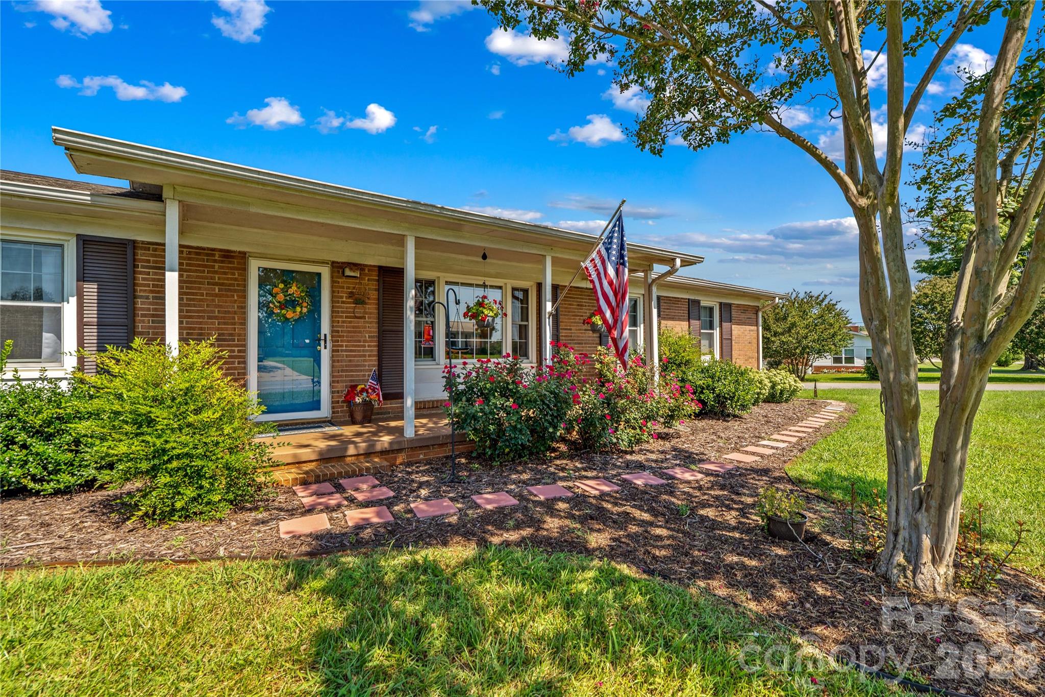 306 S Greenbriar Road Property Photo 2