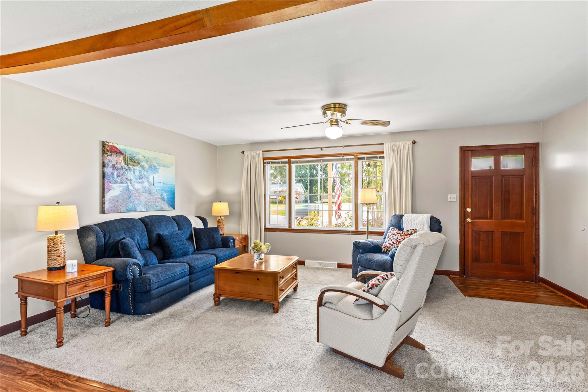 306 S Greenbriar Road Property Photo 3