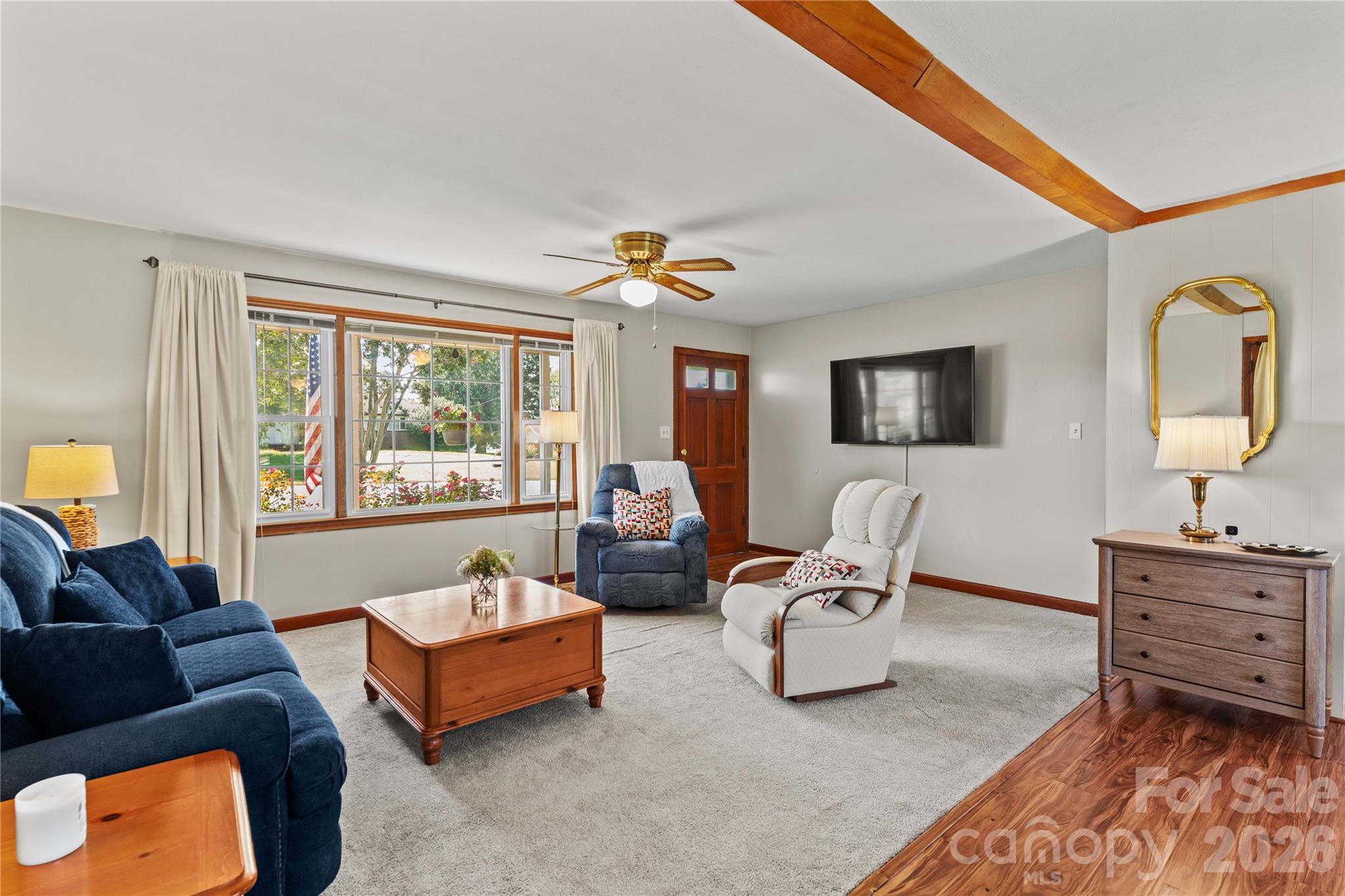 306 S Greenbriar Road Property Photo 4
