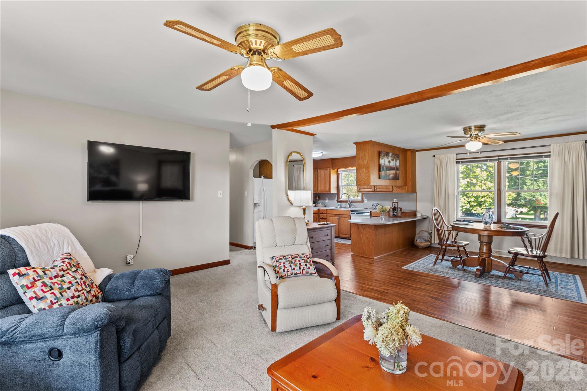 306 S Greenbriar Road Property Photo 6