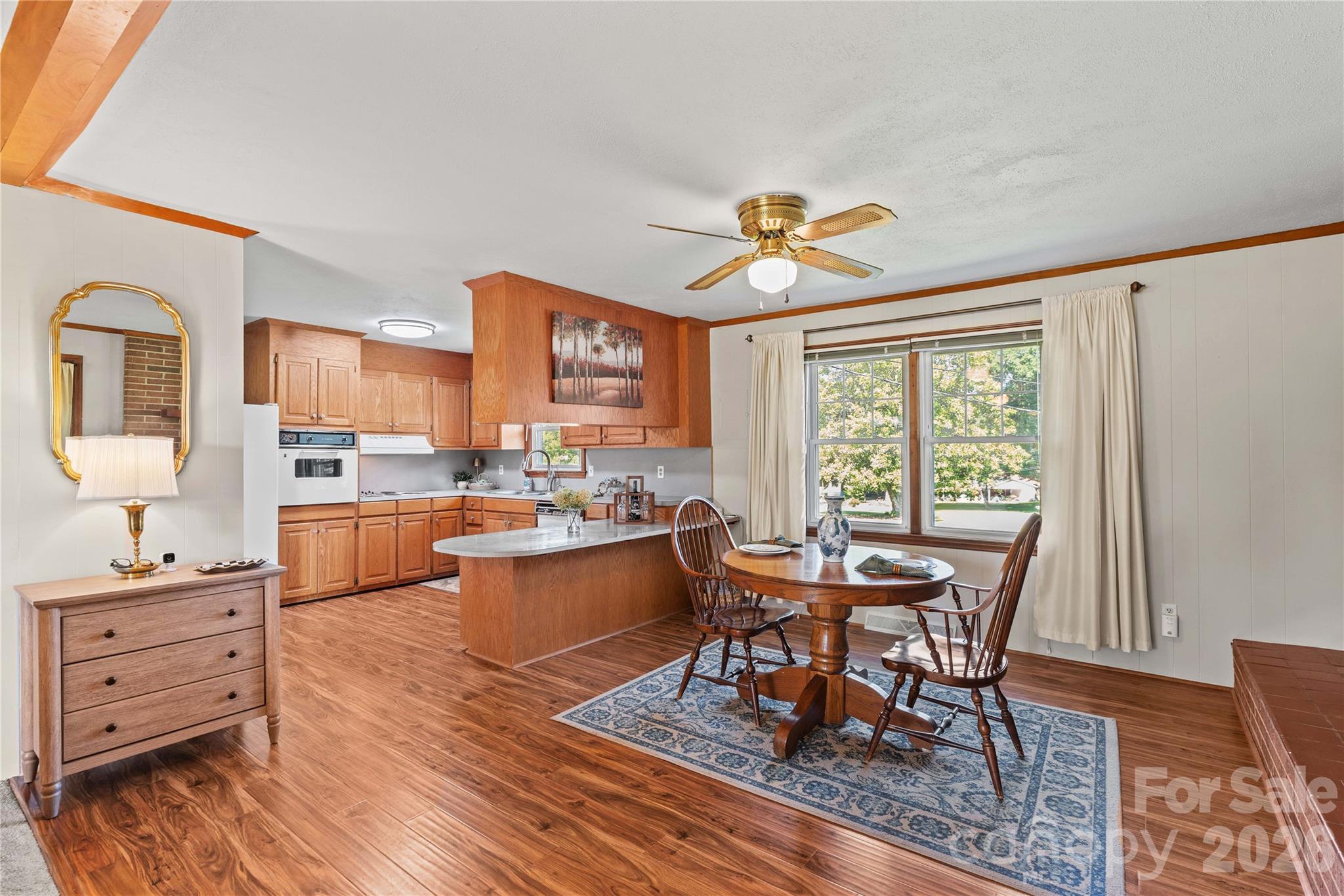 306 S Greenbriar Road Property Photo 7