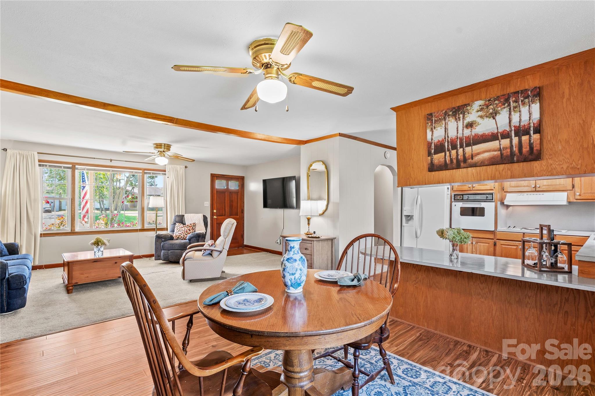 306 S Greenbriar Road Property Photo 8
