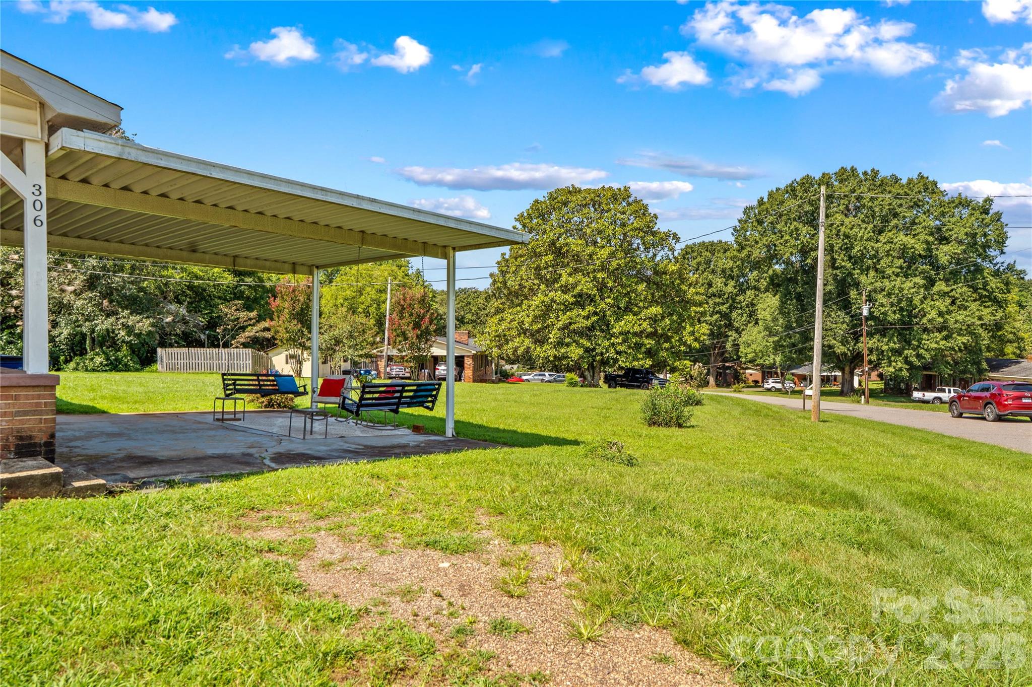 306 S Greenbriar Road Property Photo 27