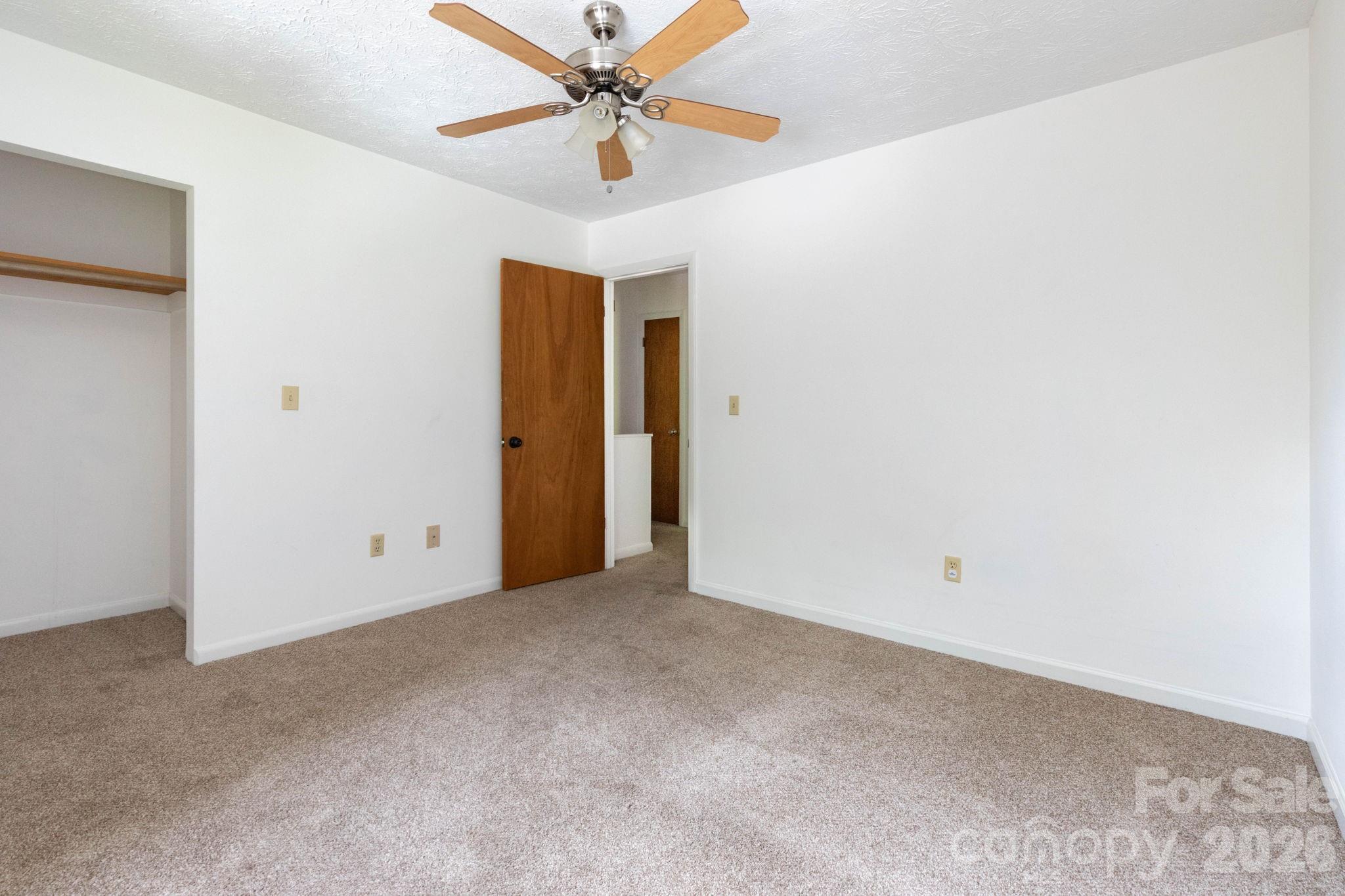 404 Buck Cove Terrace Property Photo 10