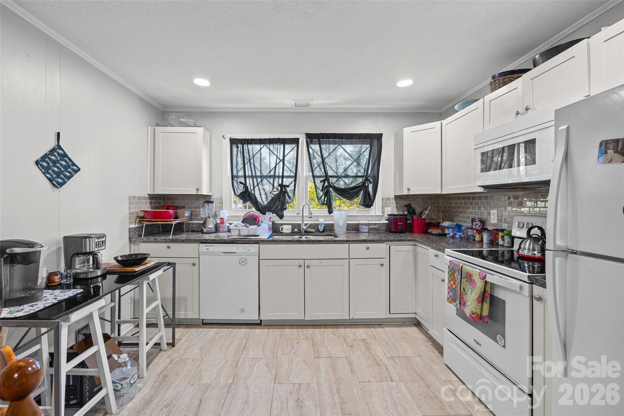 531 Finley Road Property Photo 8