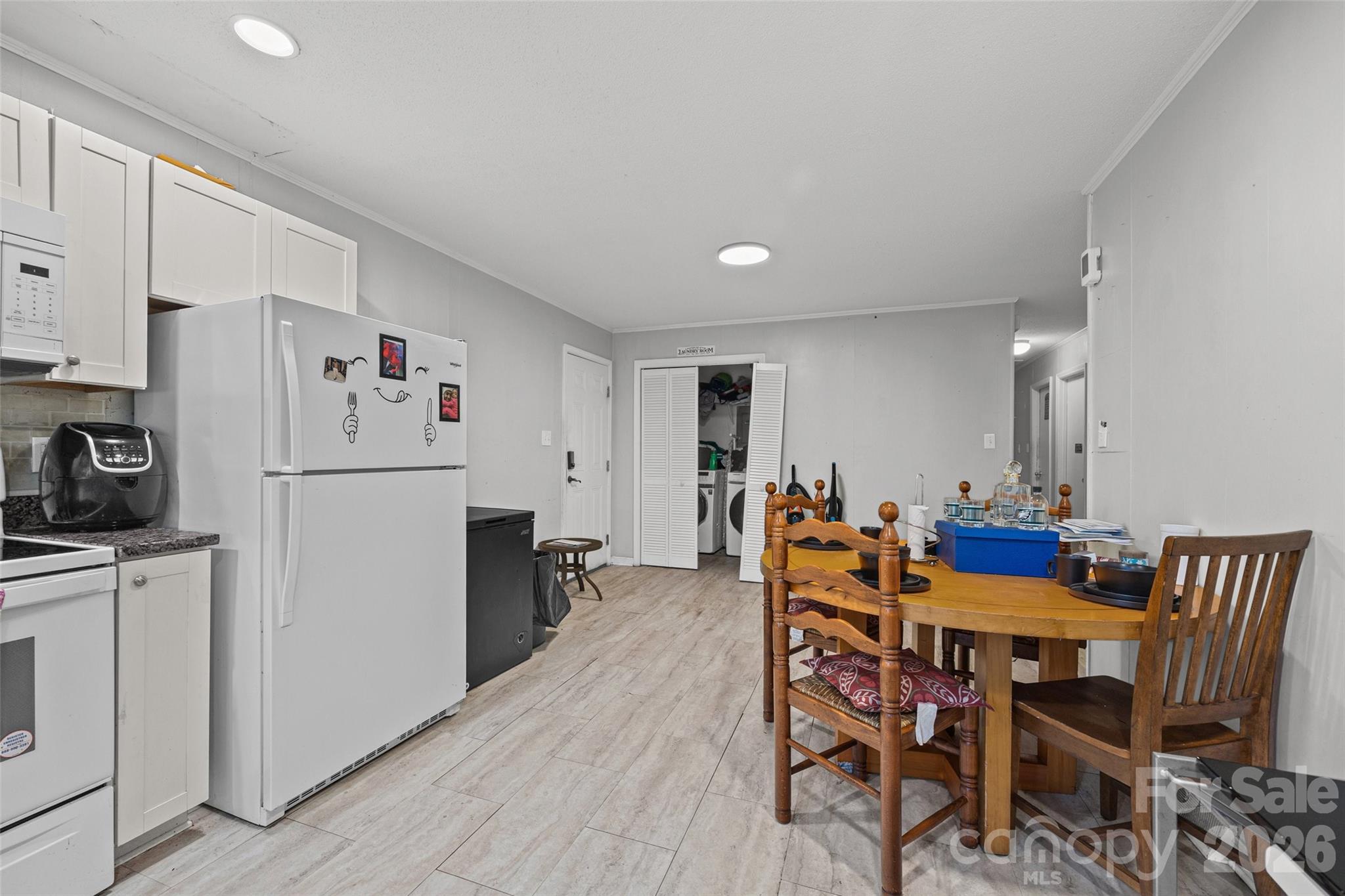 531 Finley Road Property Photo 10