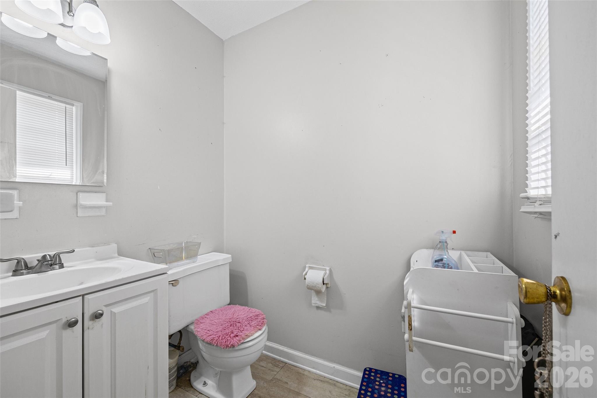 531 Finley Road Property Photo 15