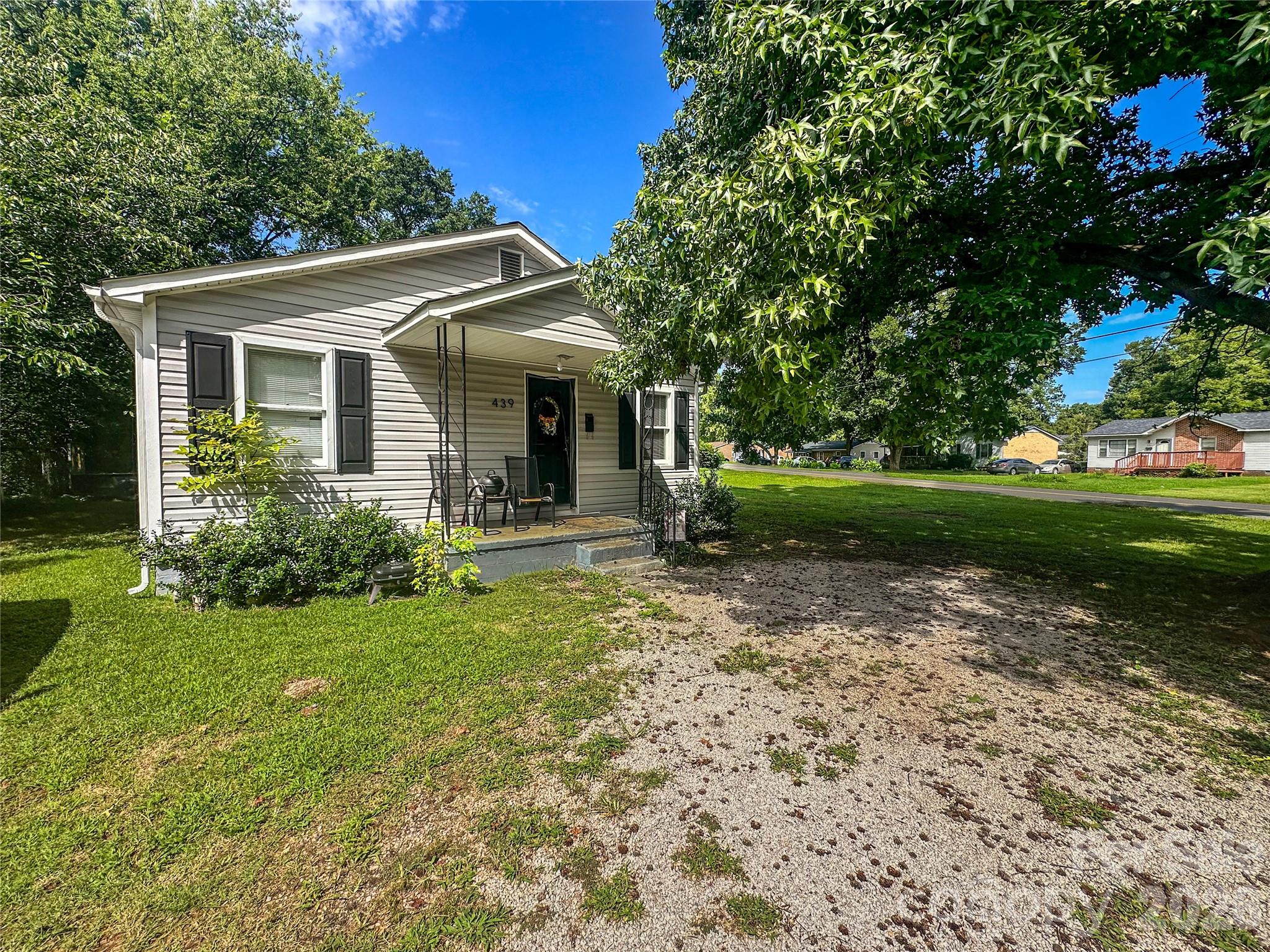 439 Baker Street Extension Property Photo 1