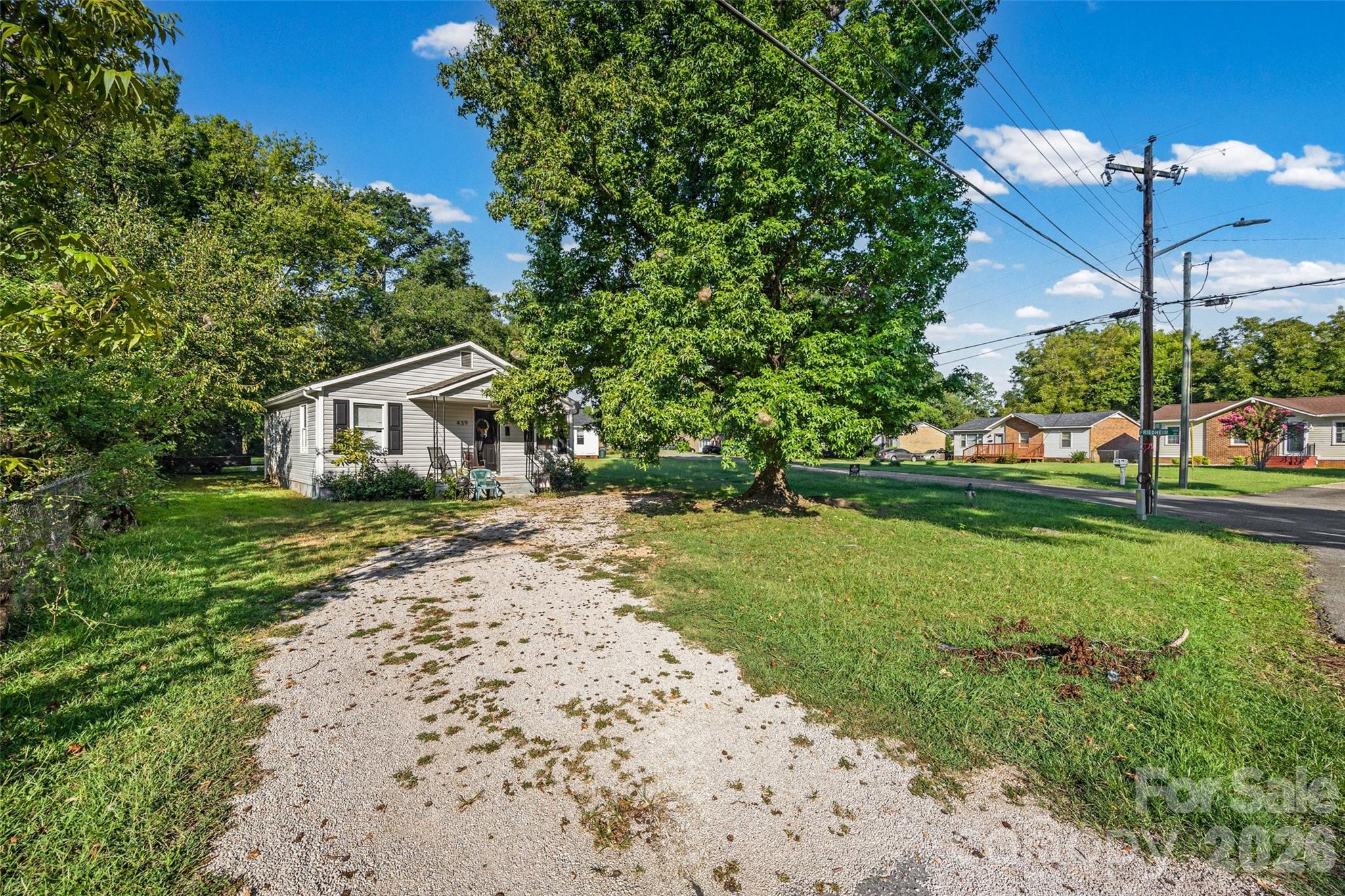 439 Baker Street Extension Property Photo 1