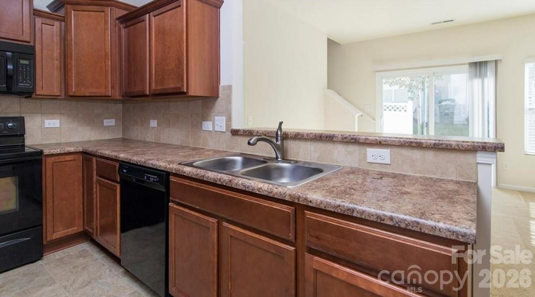 14416 Glendon Hall Lane Property Photo 3