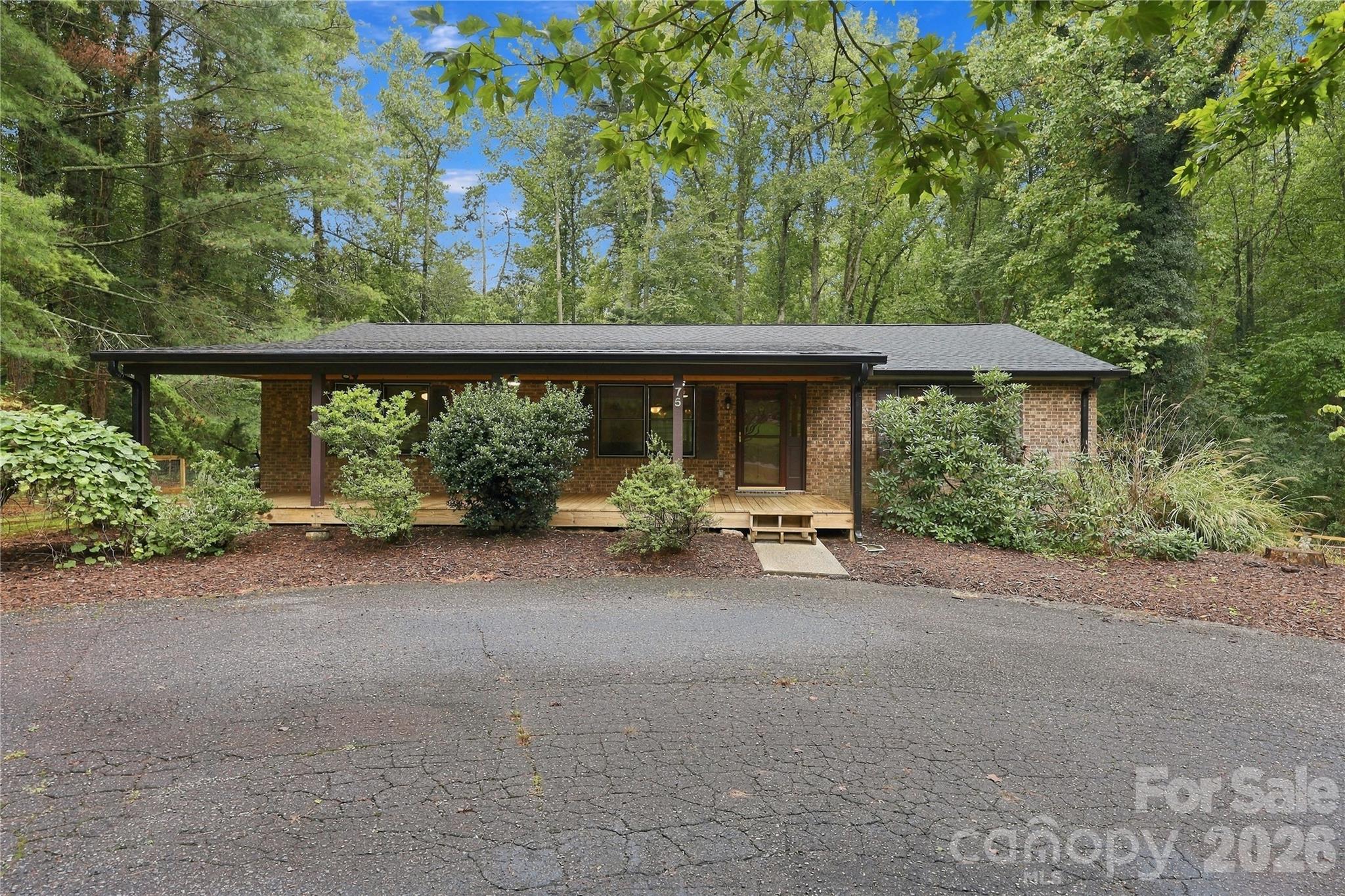 75 Crosswick Lane Property Photo 1
