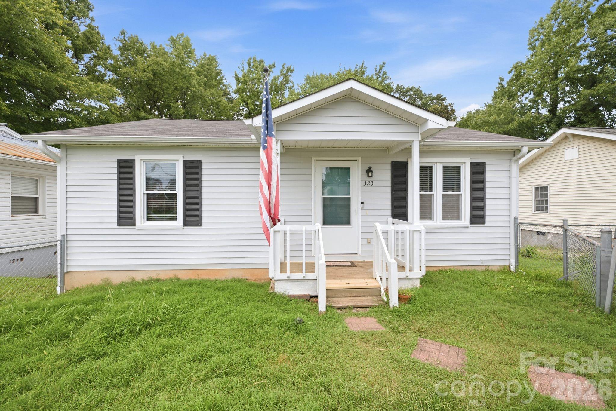 323 Avery Avenue Property Photo 1