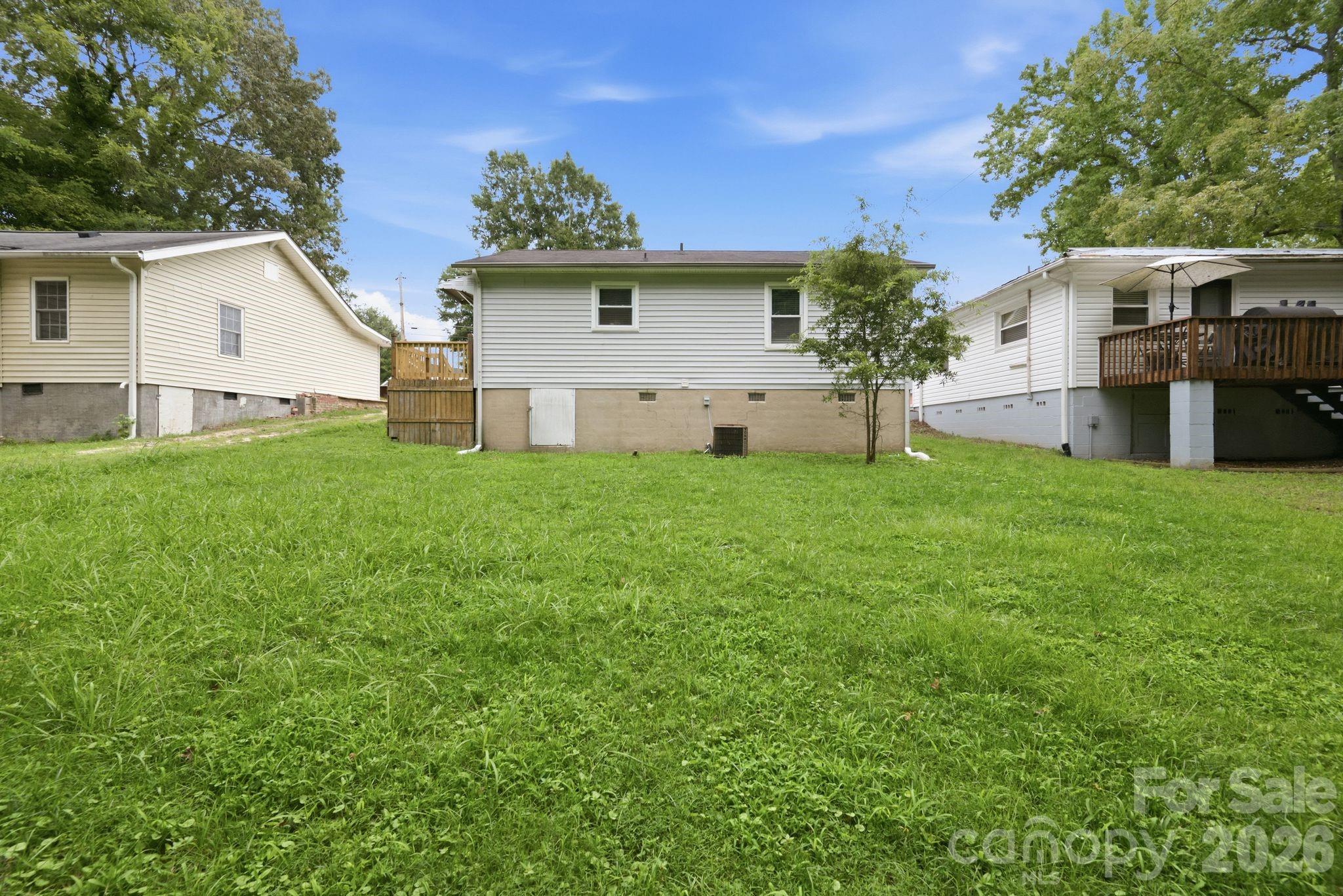 323 Avery Avenue Property Photo 2
