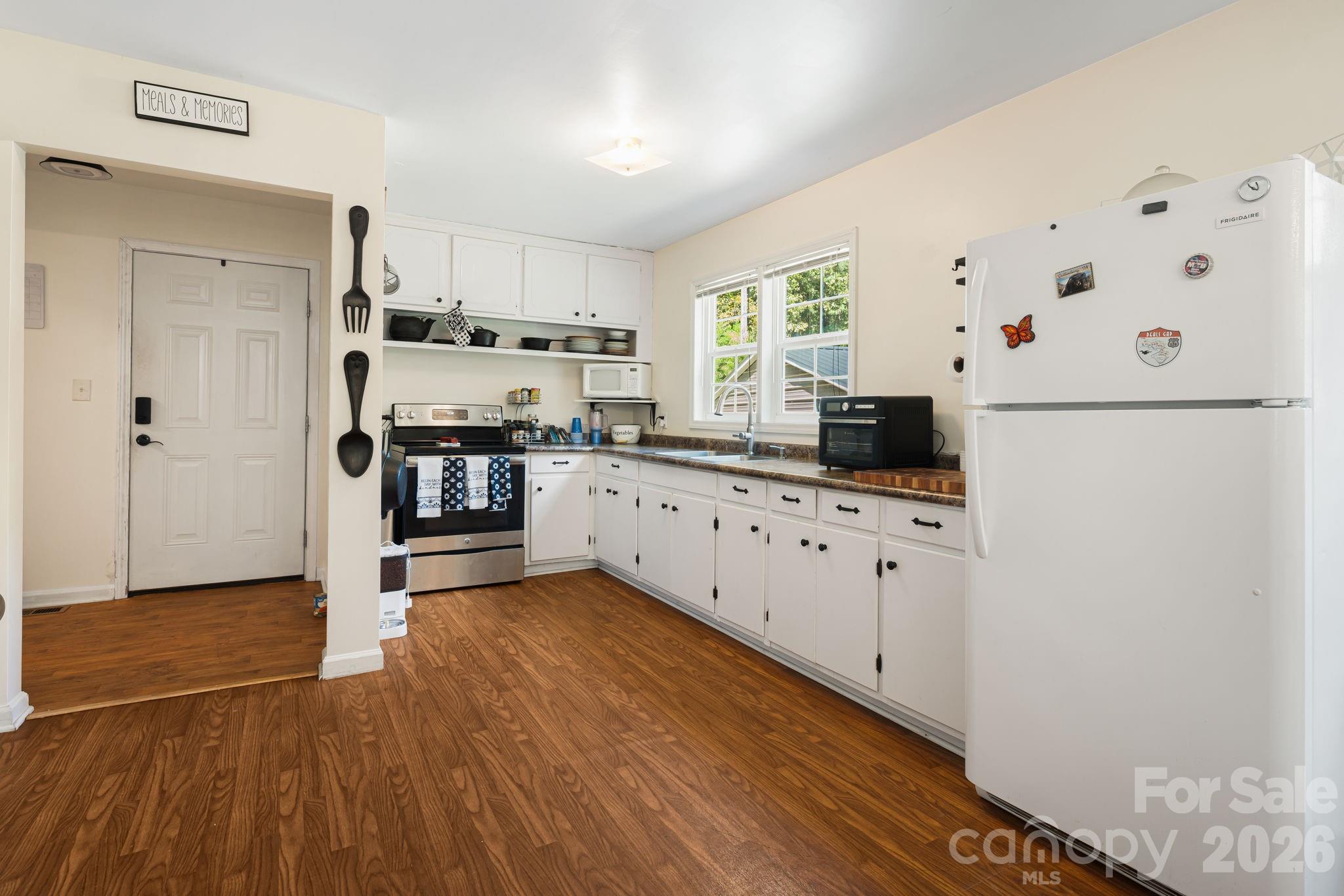241 Ophelia Drive Property Photo 5