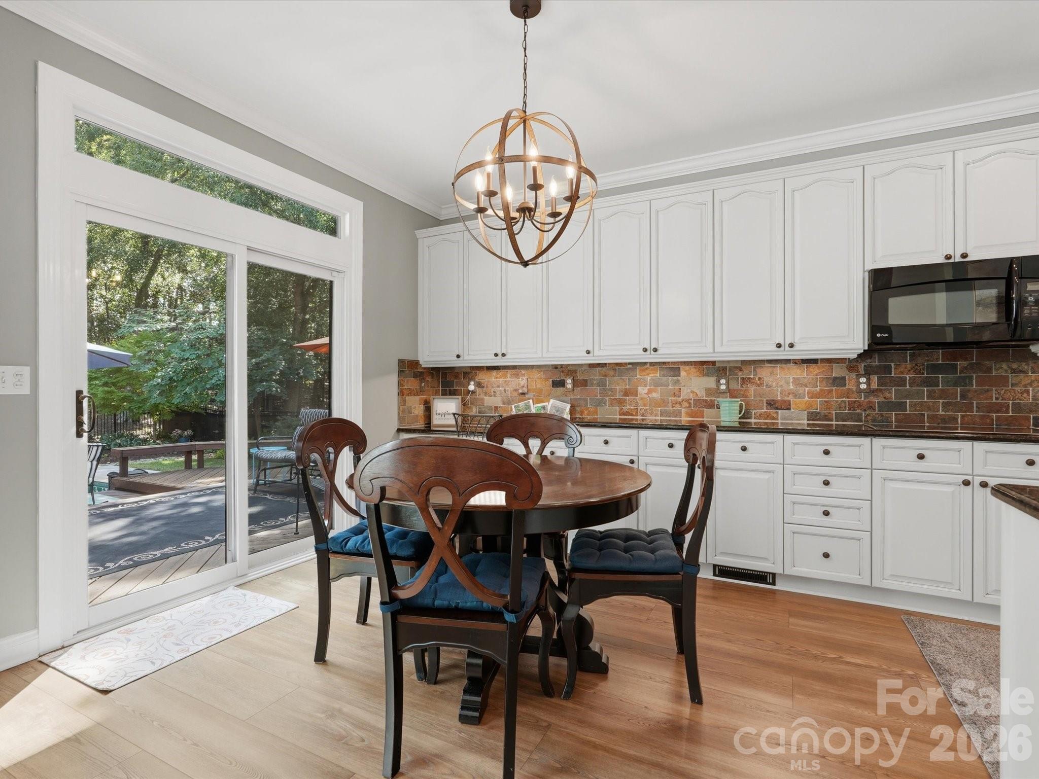 3427 Twelve Oaks Place Property Photo 17