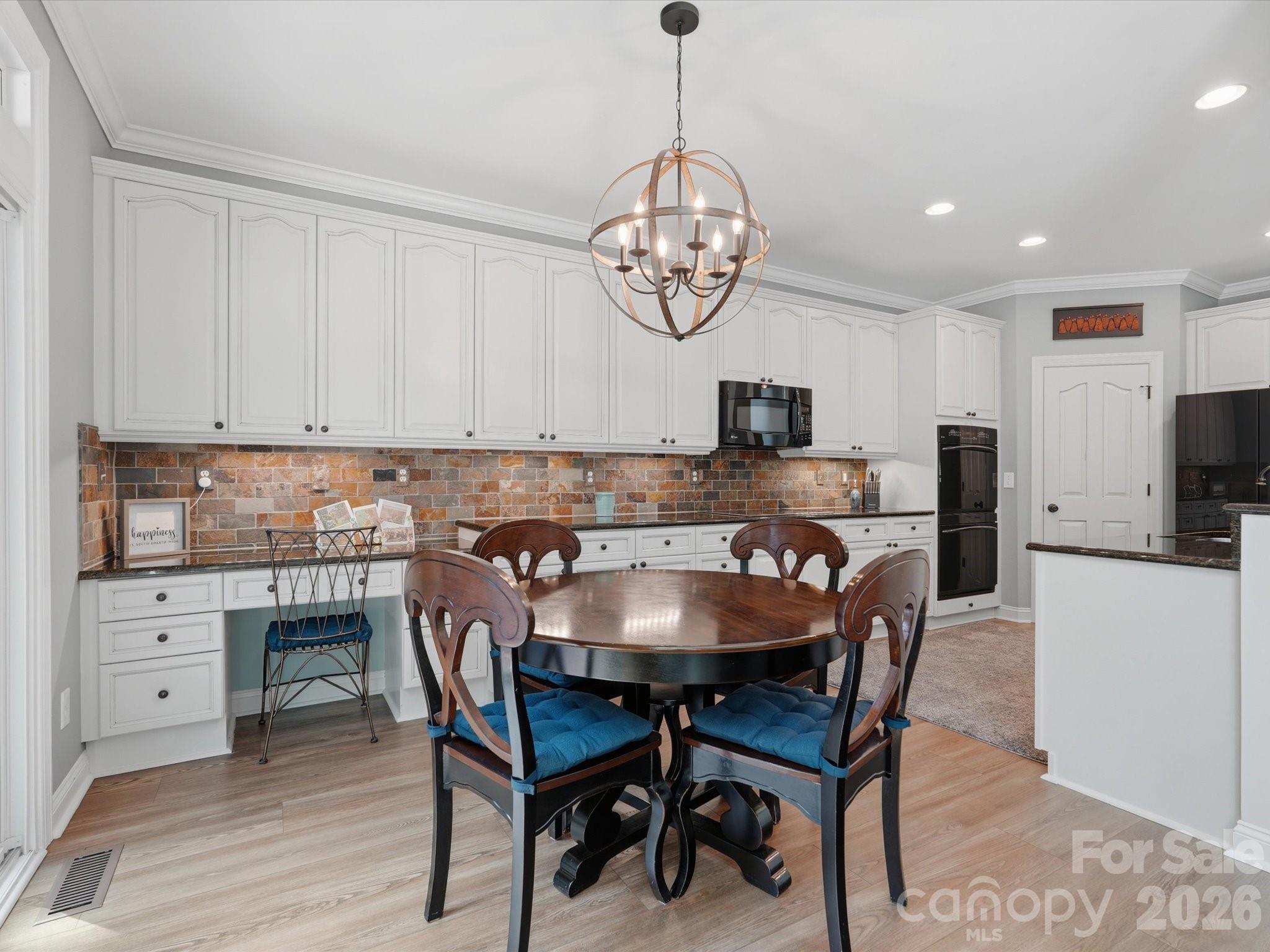 3427 Twelve Oaks Place Property Photo 18
