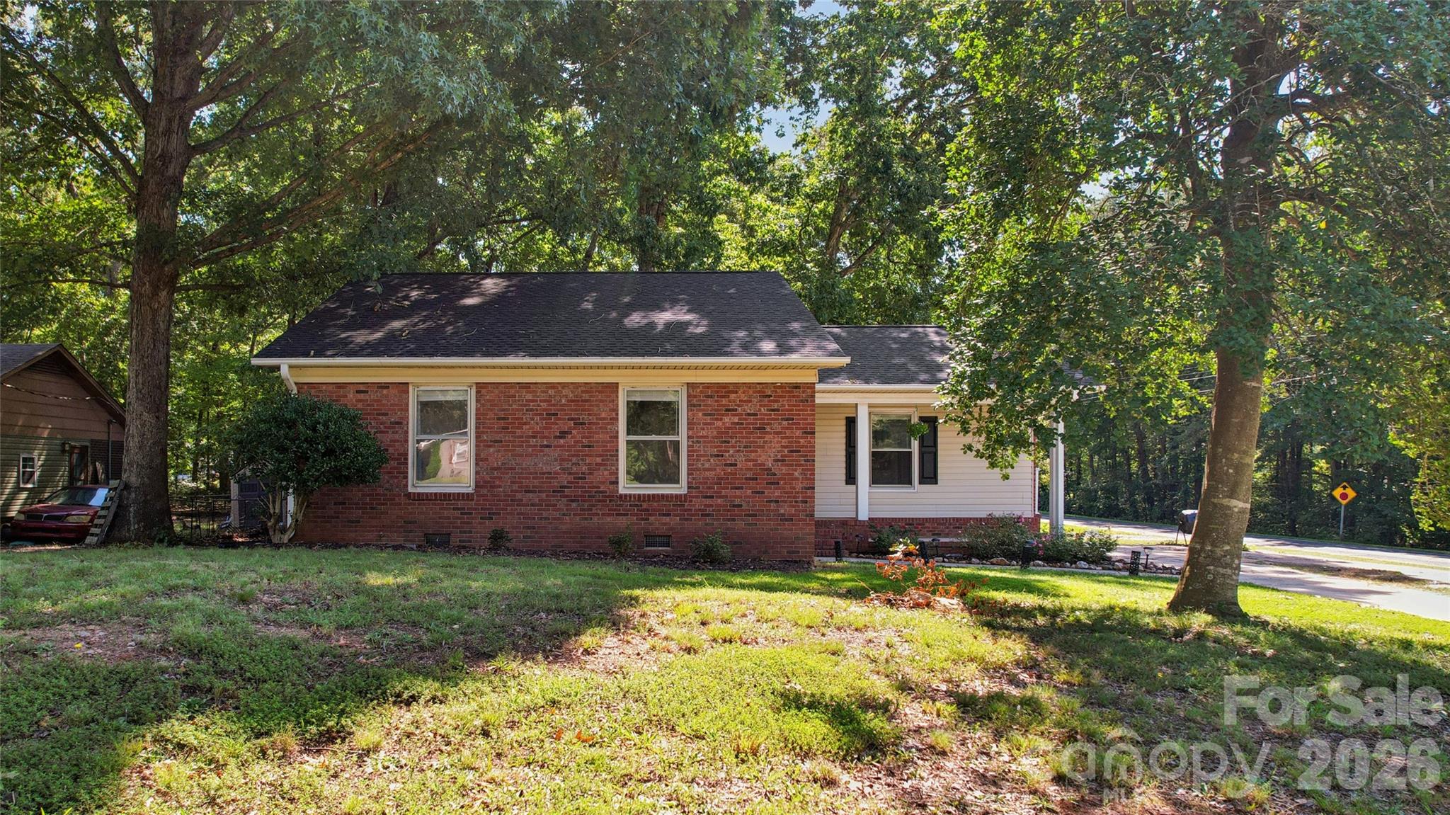 611 Woodland Drive Property Photo 2